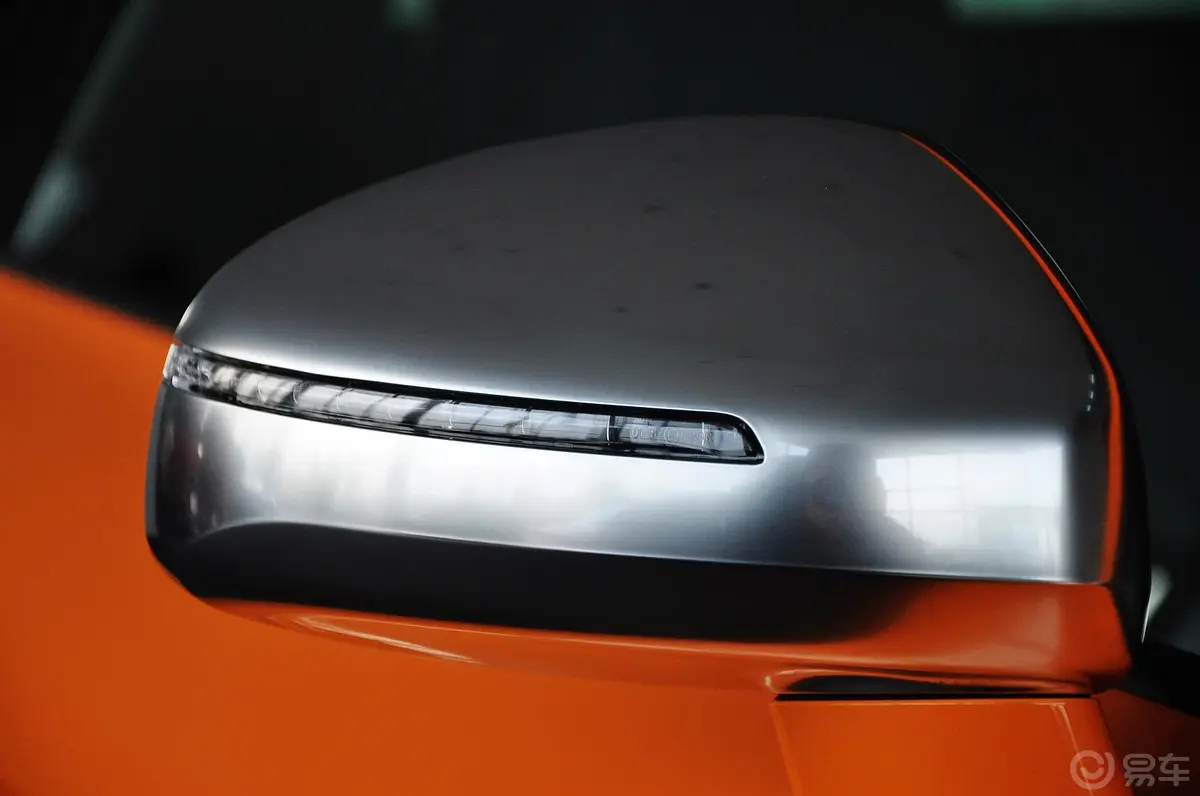 奥迪TTTTS Roadster 2.0 TFSI quattro S tronic后视镜转向灯（前）