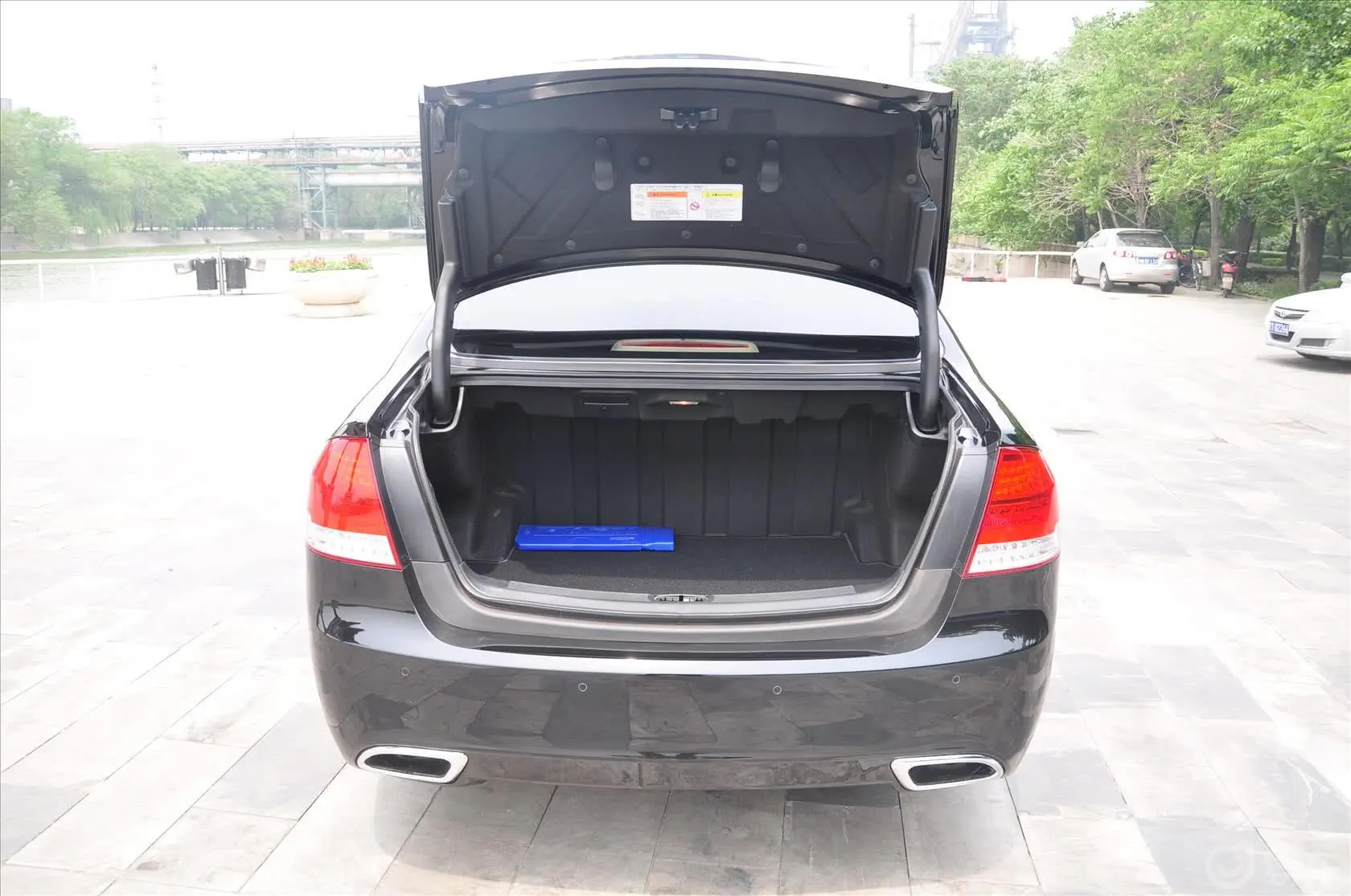 主席2.8L 自动 G28D CW600标准版行李厢支撑杆