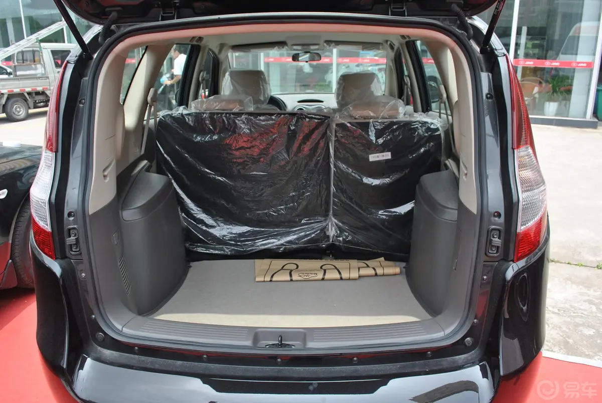 瑞风M21.5L 宜家系列 手动 舒适型 五座行李箱空间