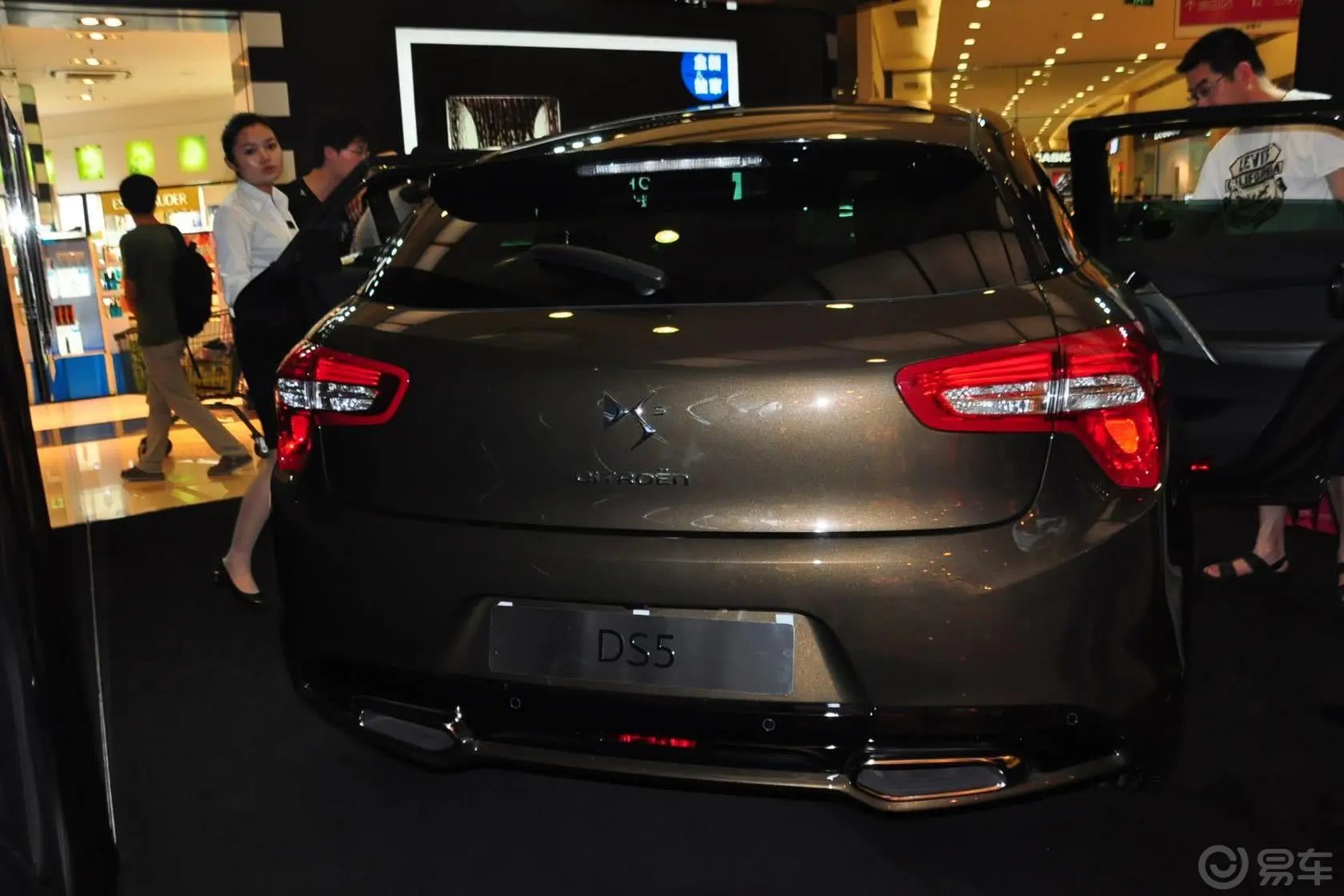 DS 5(进口)1.6T 手自一体 豪华版车尾局部