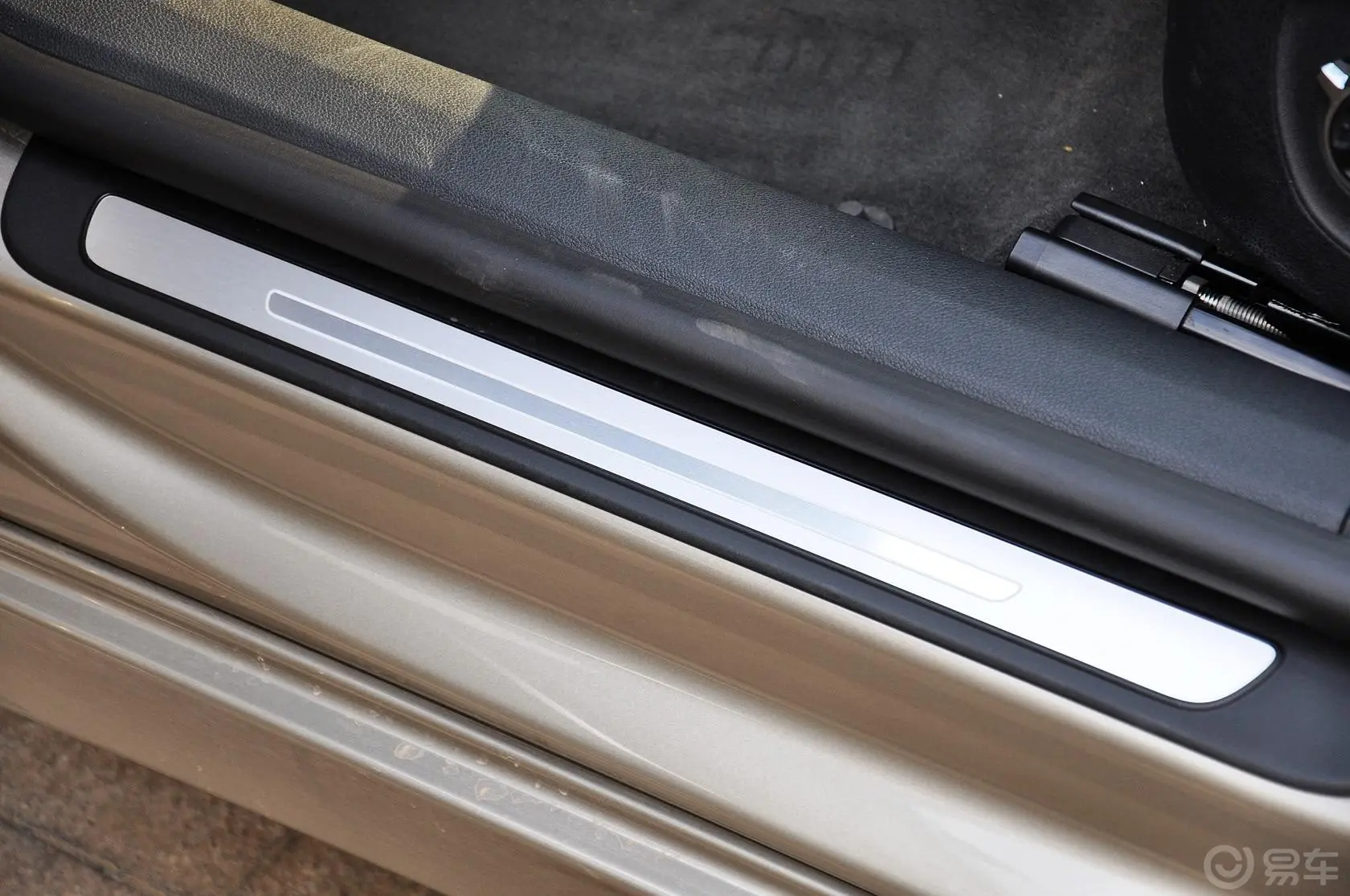 奥迪A73.0 自动 豪华型车门迎宾装饰板