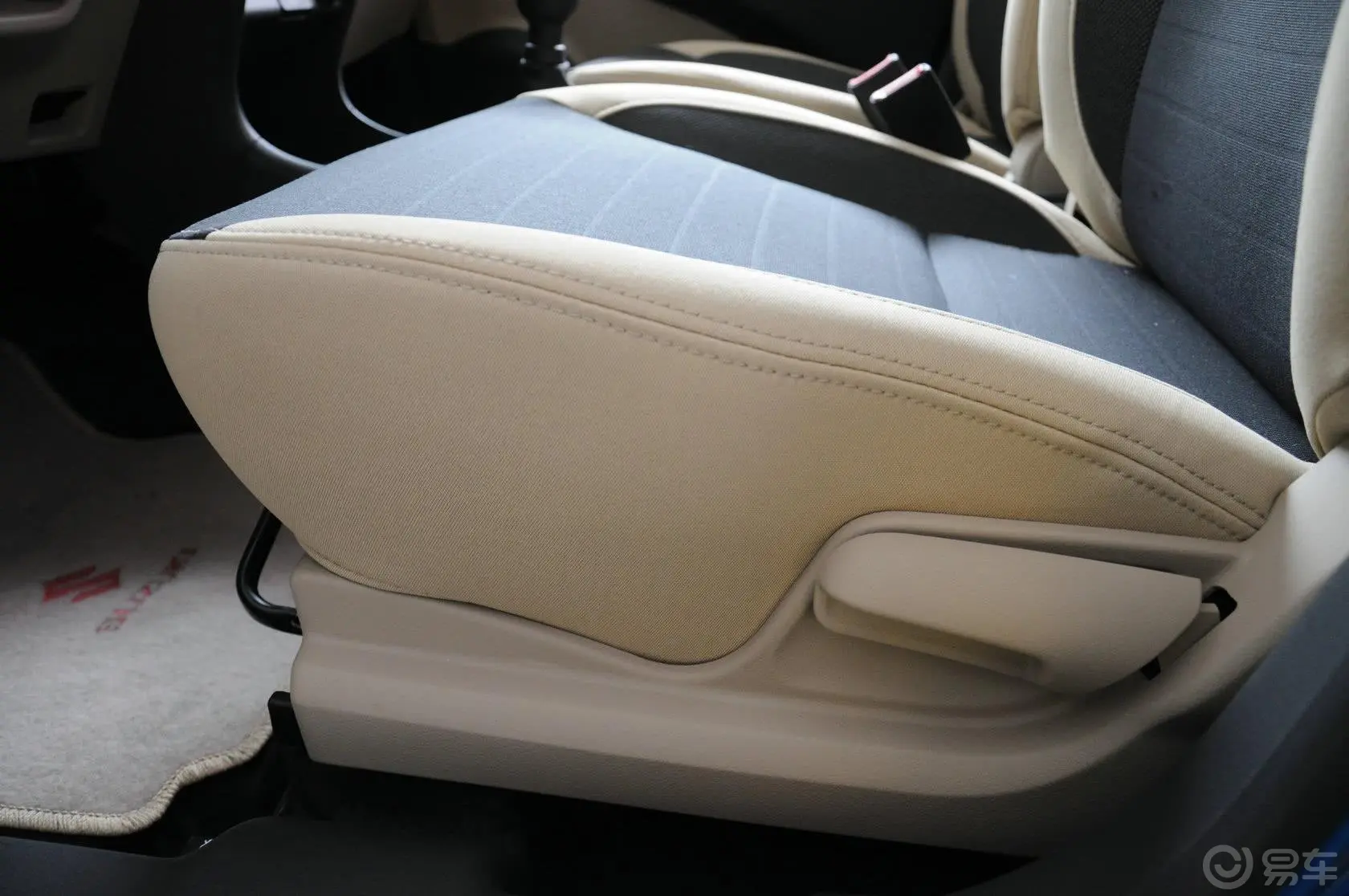 奥拓1.0L 手动 舒适型座椅调节键