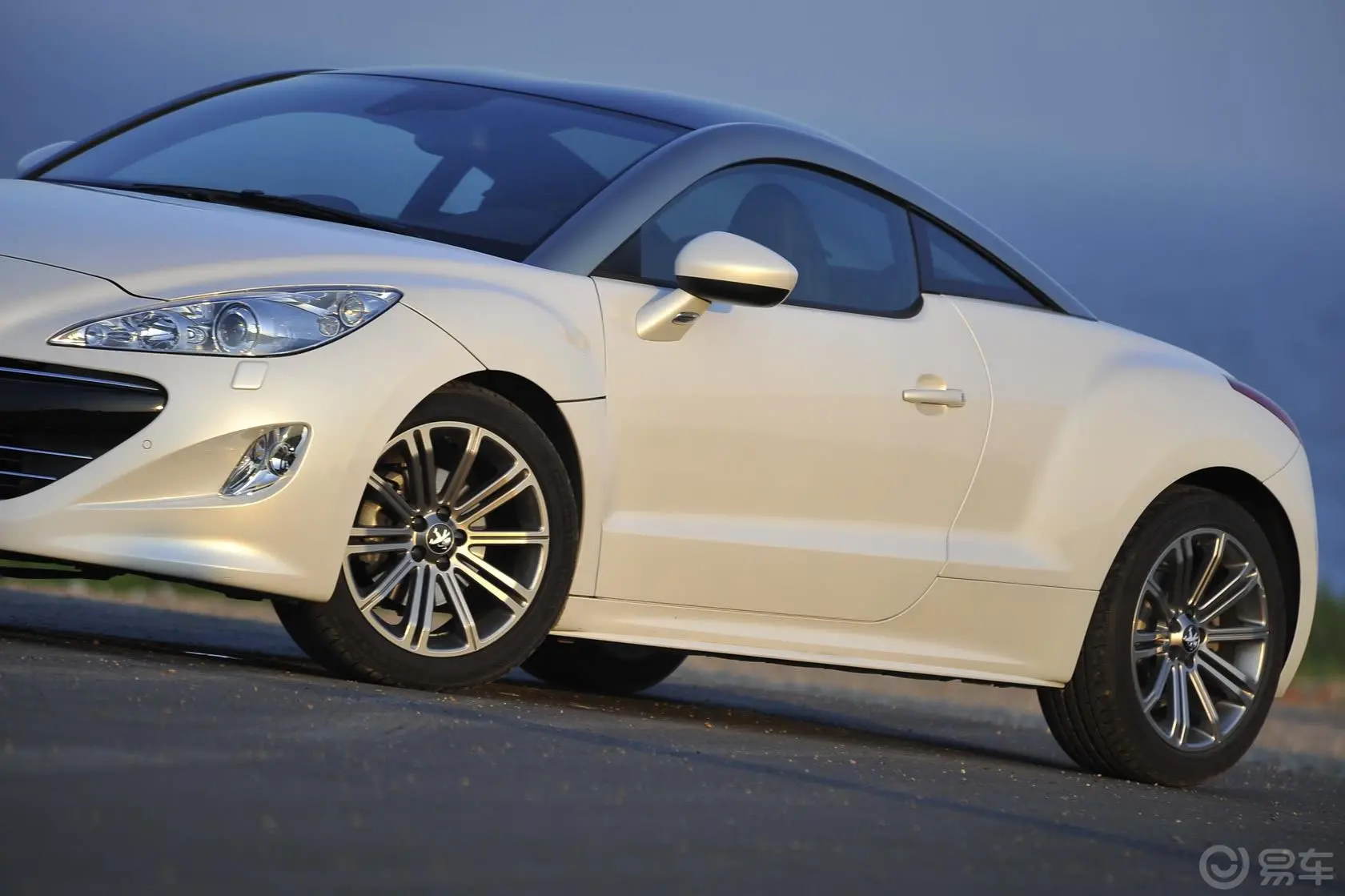 标致RCZ1.6T 自动 豪华运动型外观