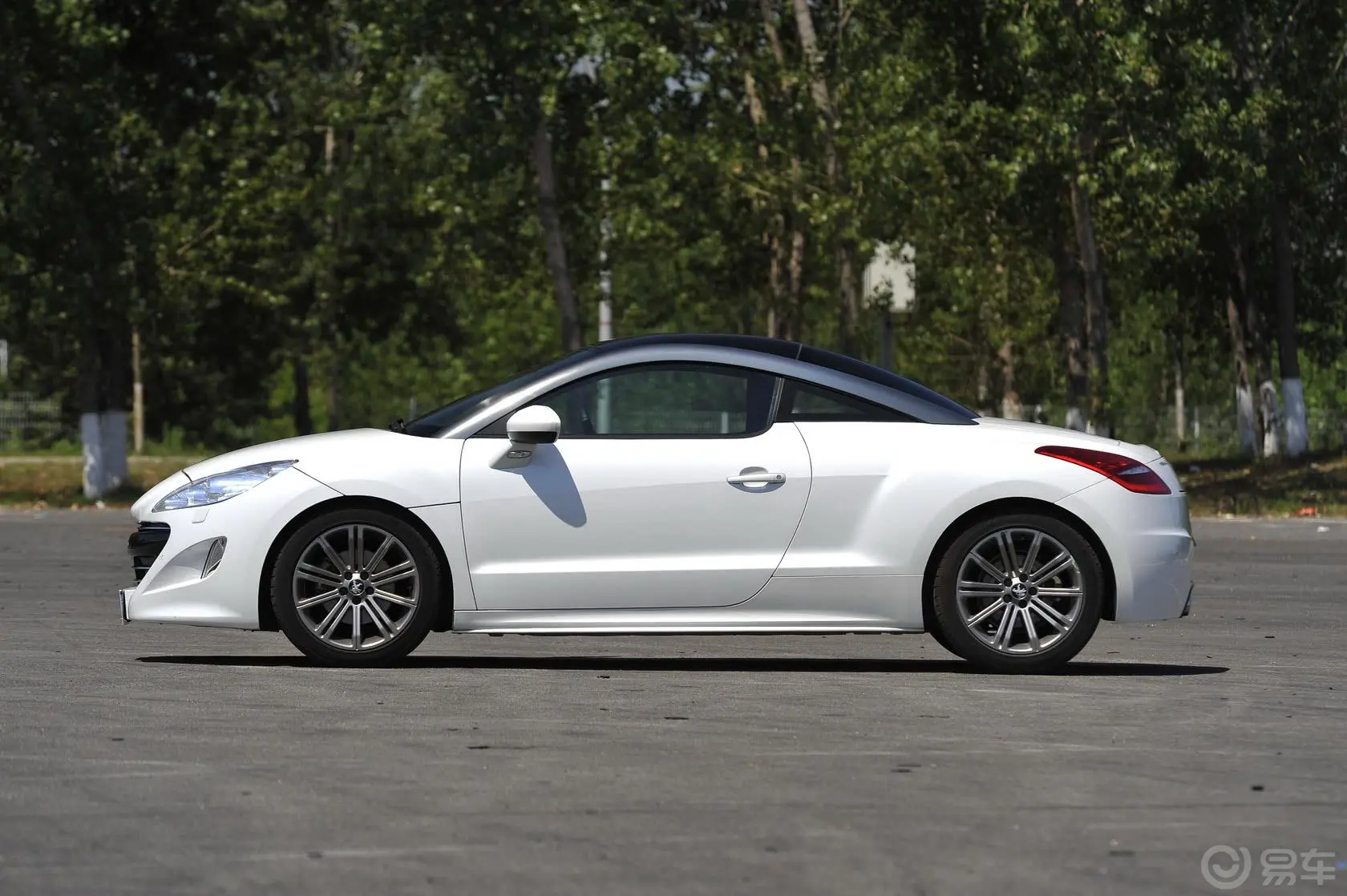 标致RCZ1.6T 自动 豪华运动型正侧车头向左水平