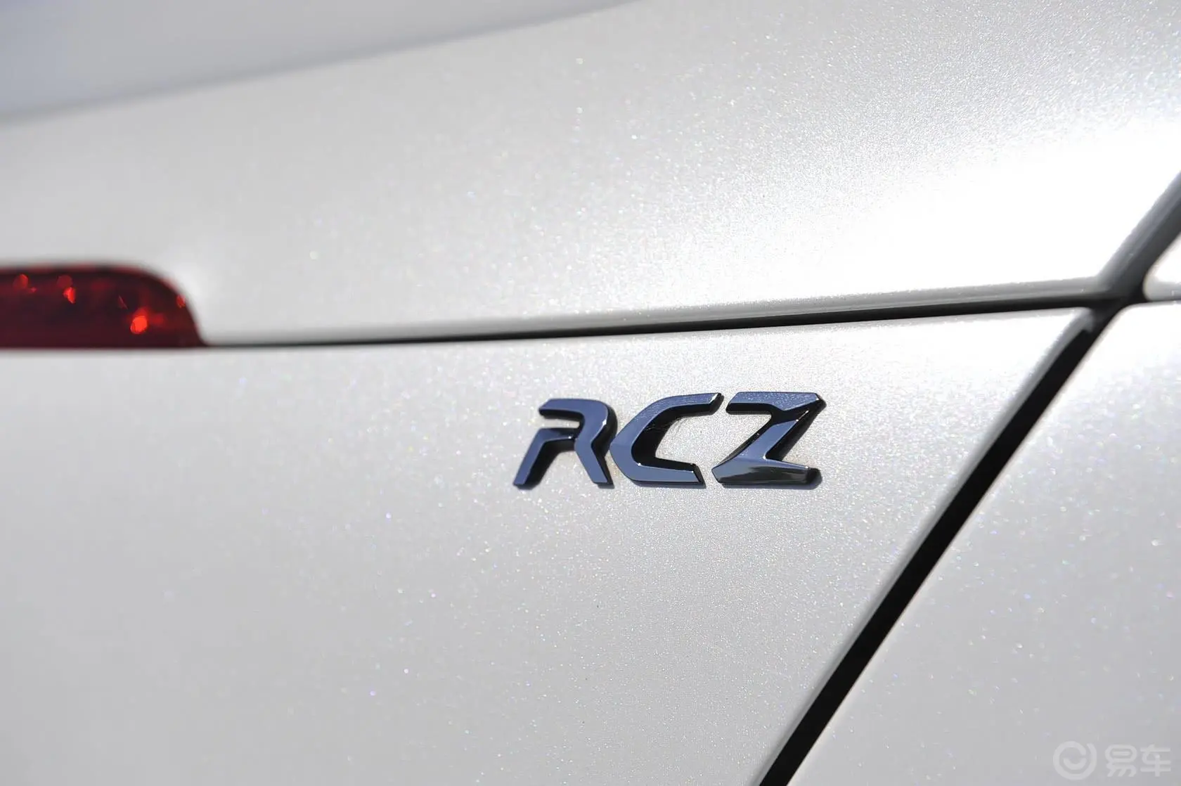标致RCZ1.6T 自动 豪华运动型尾标