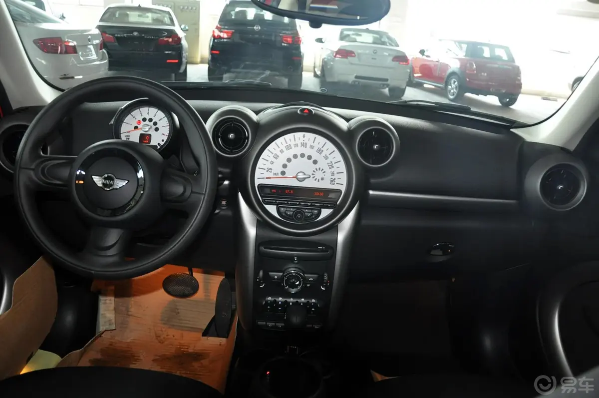 MINI COUNTRYMAN1.6L ONE驾驶位区域