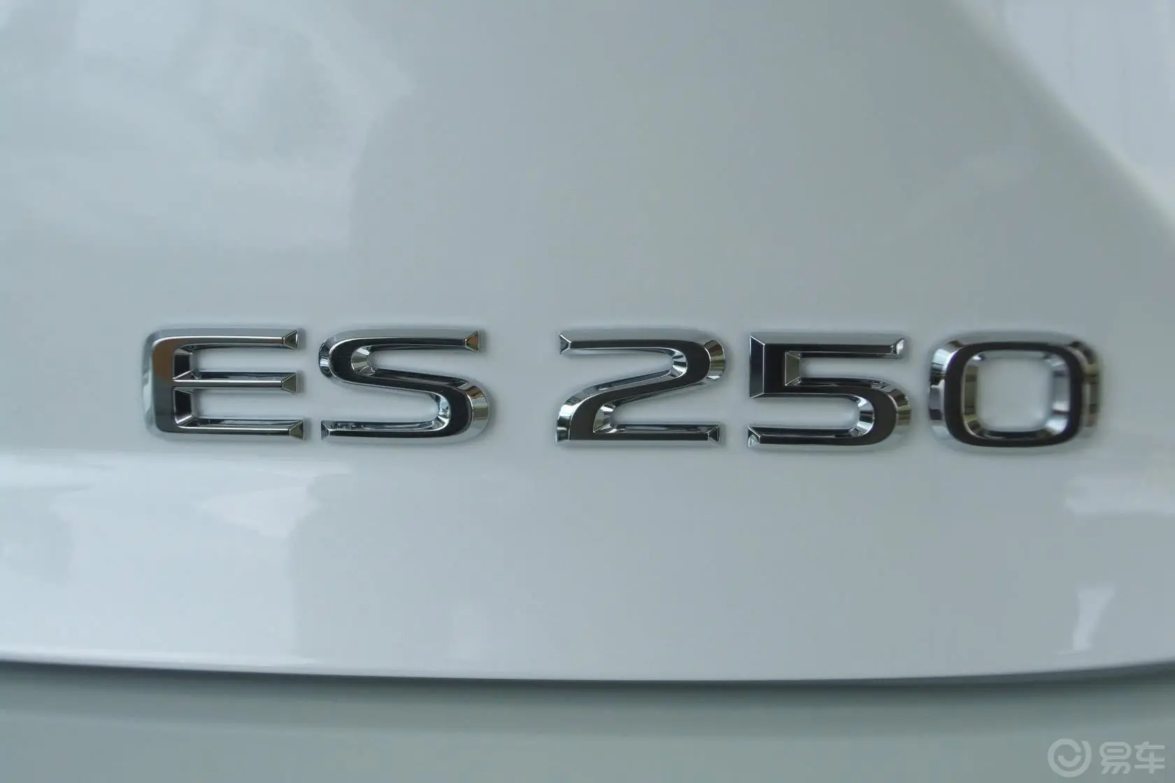 雷克萨斯ES250 精英版尾标