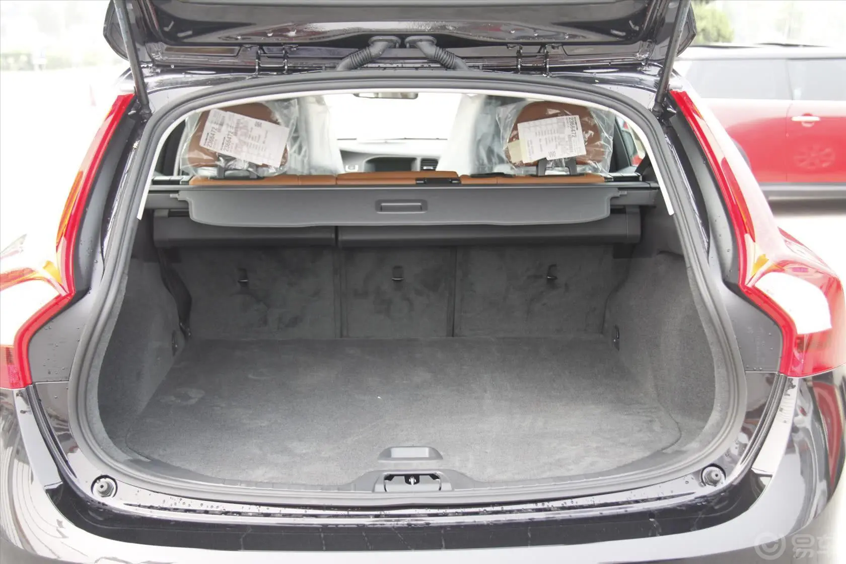 沃尔沃V60T5 舒适版行李箱空间