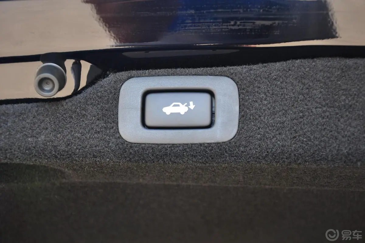 雷克萨斯GS450h车内行李箱锁定键