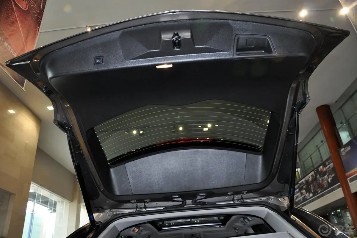 凯迪拉克SRX3.0L 手自一体 豪华版行李厢支撑杆