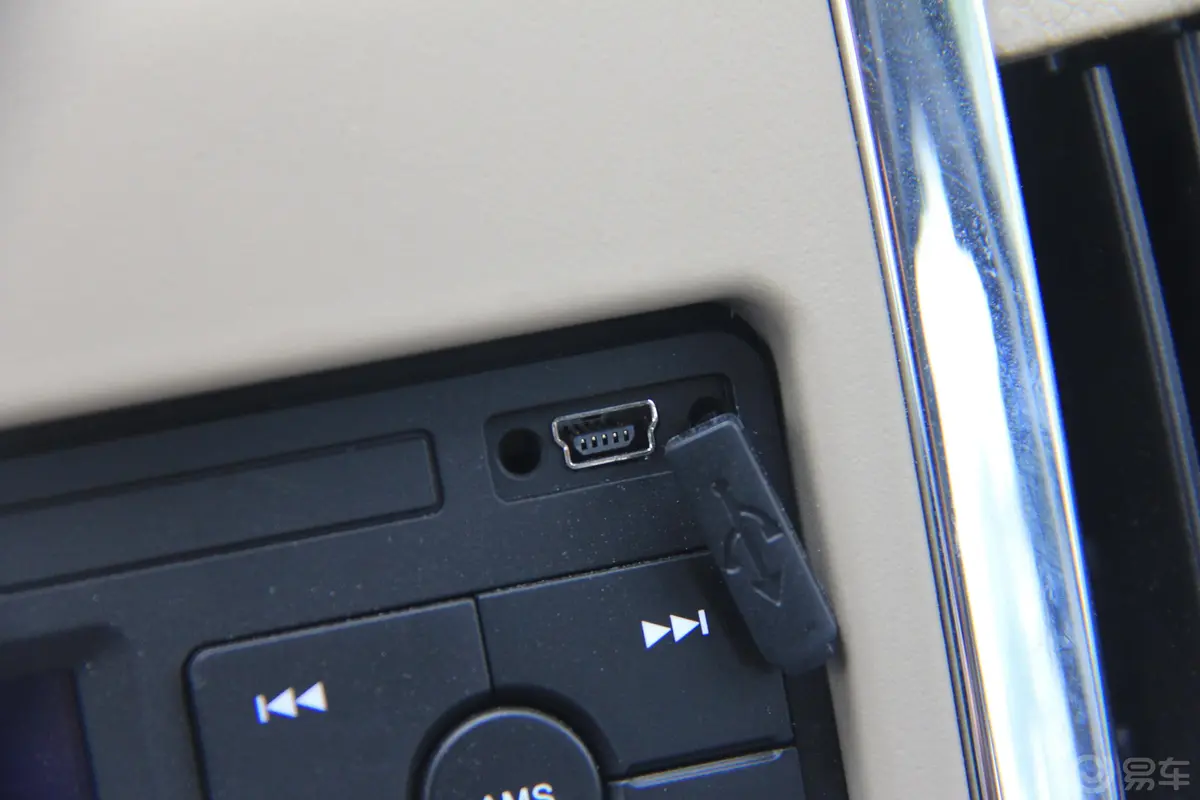 五星1.1L 手动 舒适型USB接口