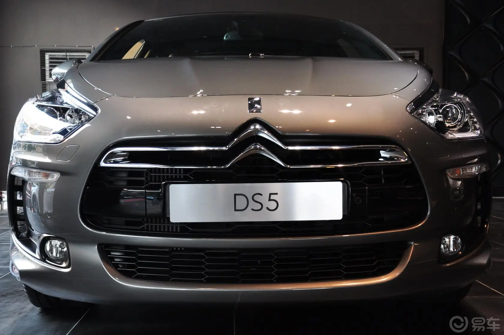 DS 5(进口)1.6T 手自一体 尊享版外观