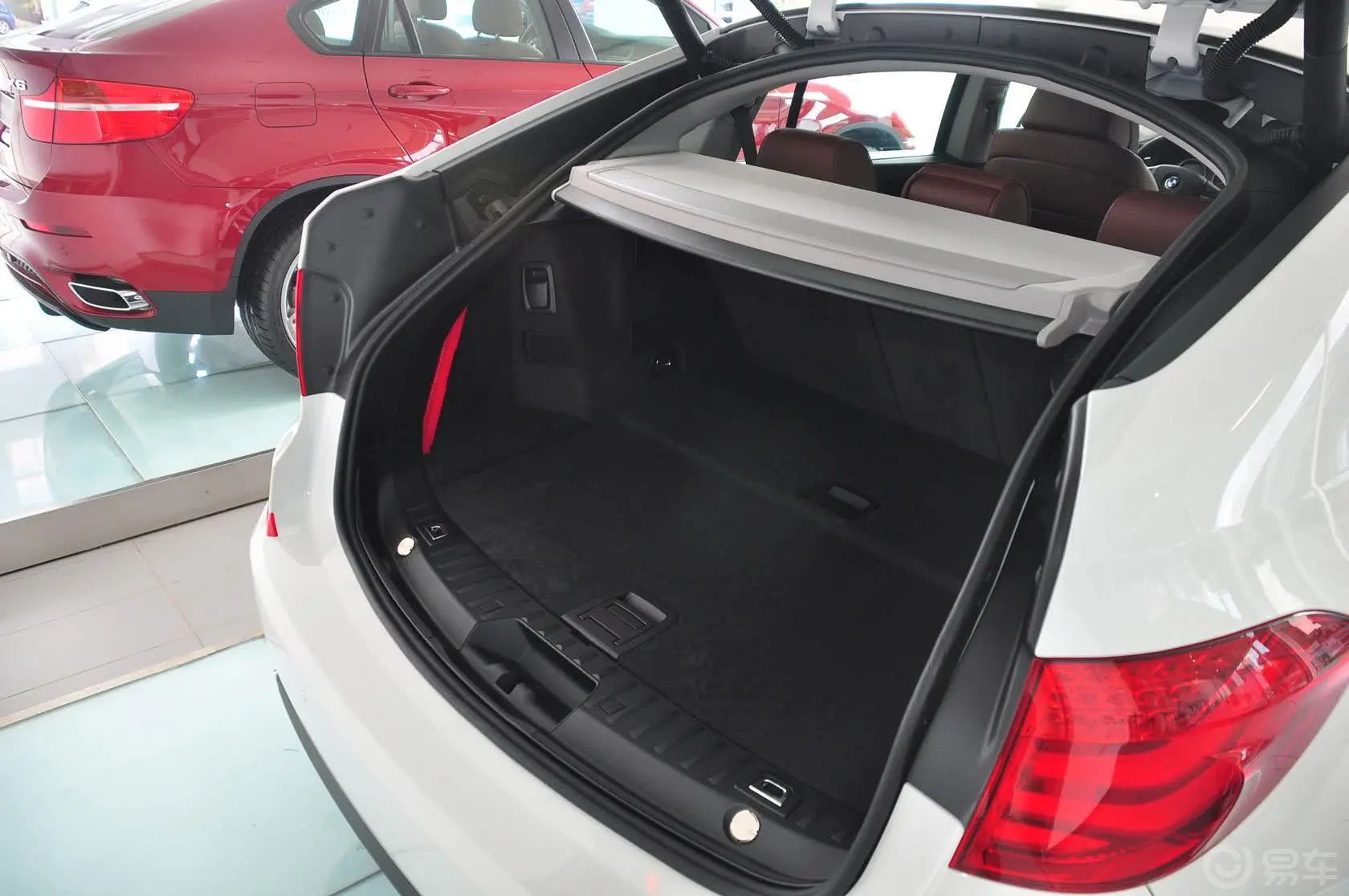 宝马5系GT535i xDrive 豪华型行李箱空间