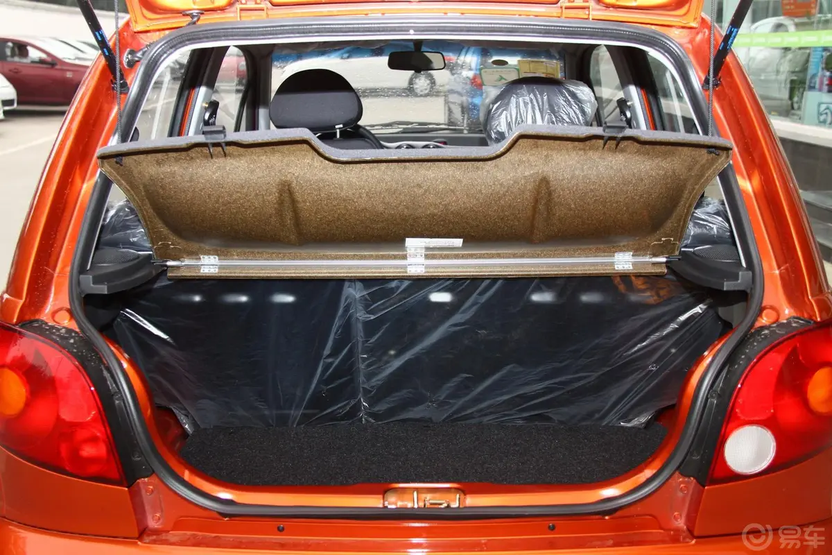 乐驰1.2L 手动 活力型行李箱空间