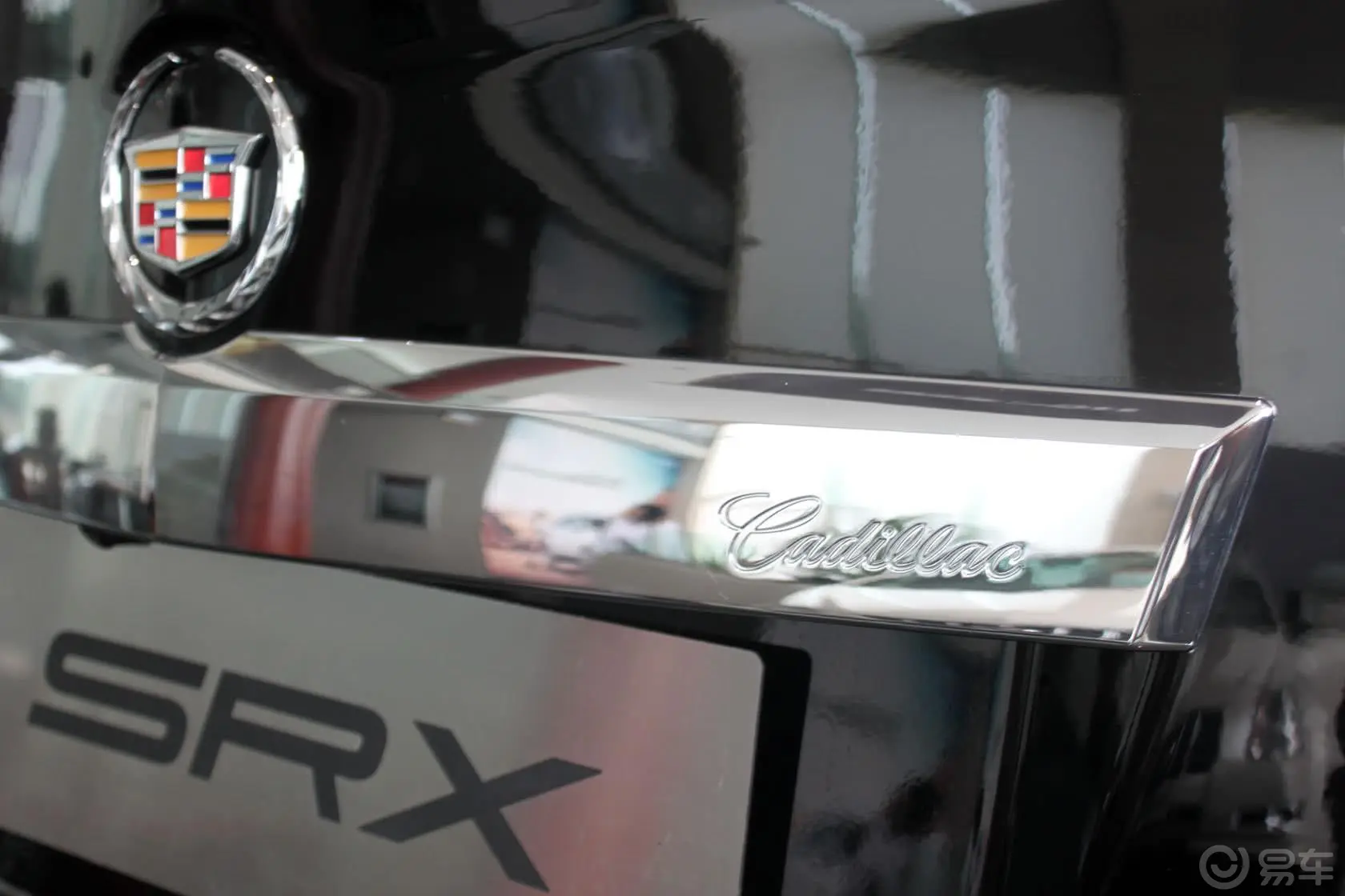 凯迪拉克SRX3.0L 手自一体 66号公路开拓版前格栅侧俯拍