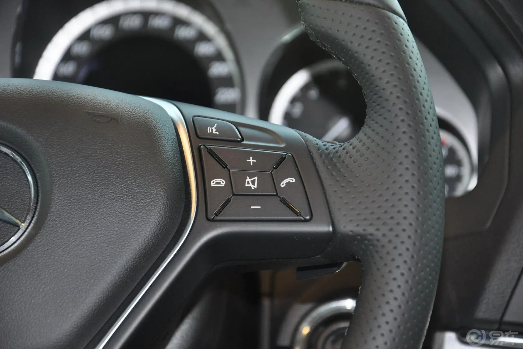 奔驰E级(进口)E 260 CGI 双门轿跑车方向盘功能键（右）