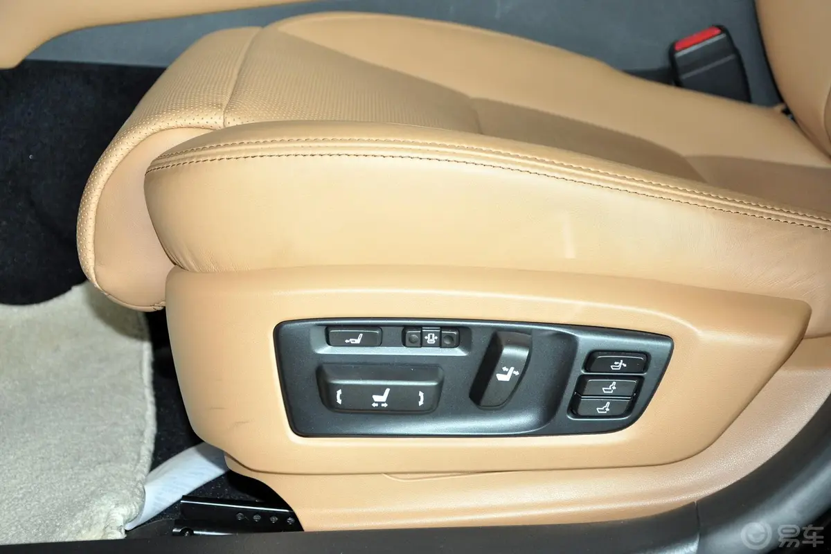 雷克萨斯GS350 豪华全驱版座椅调节键