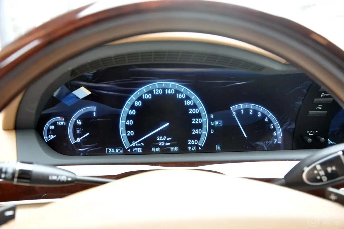 奔驰S级350L Grand Edition仪表盘背光显示