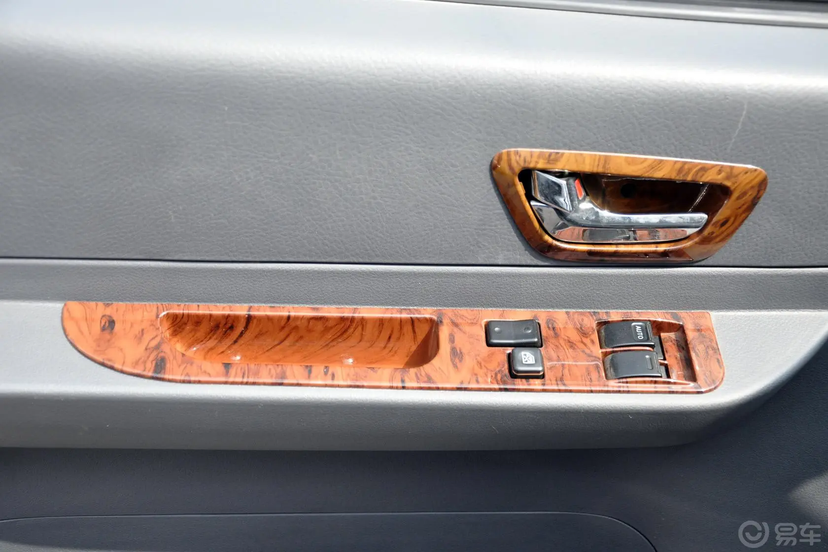 迷迪宜商版标准升级型 1.5L 国IV(4G15S)车窗升降键