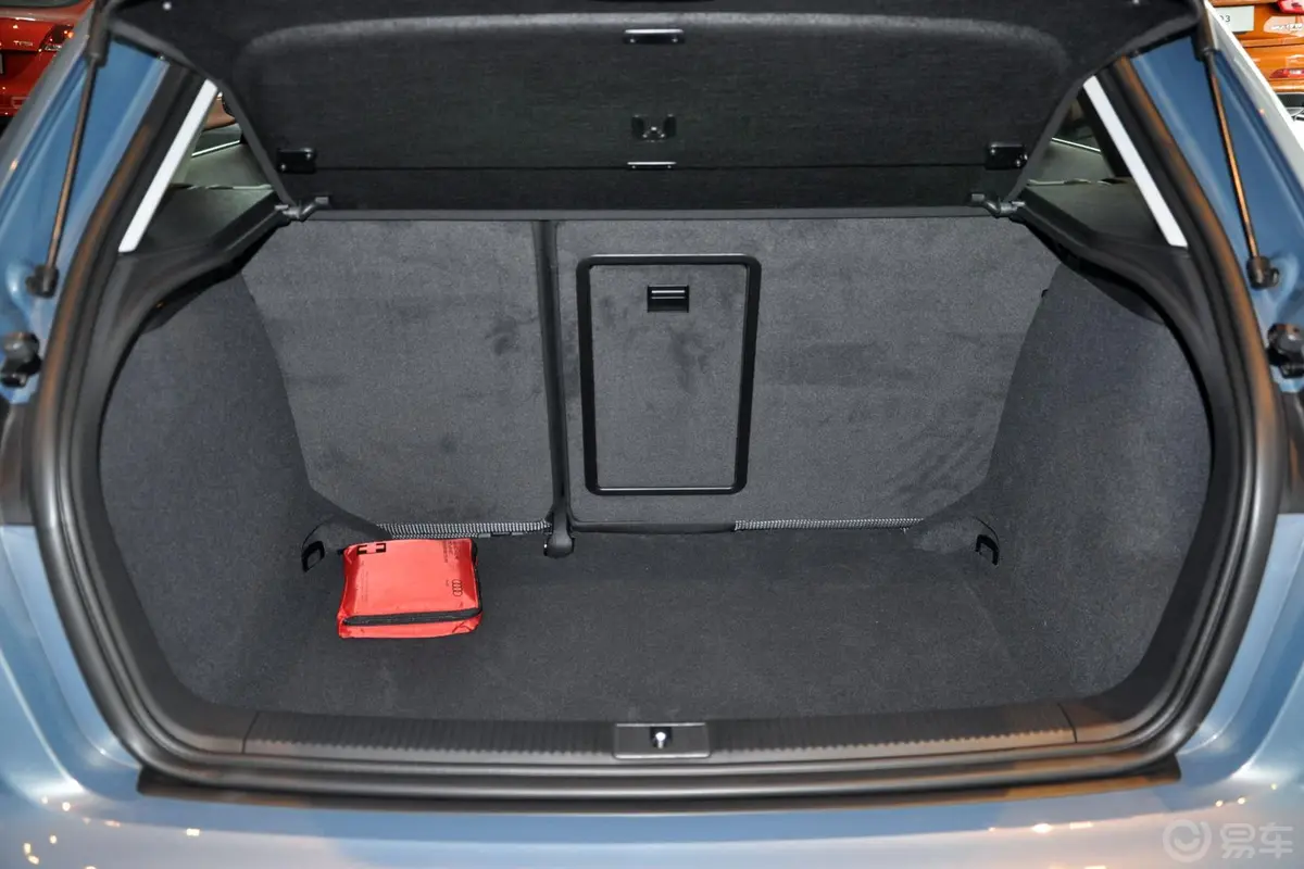 奥迪A3(进口)Sportback 1.8T 自动 豪华型行李箱空间