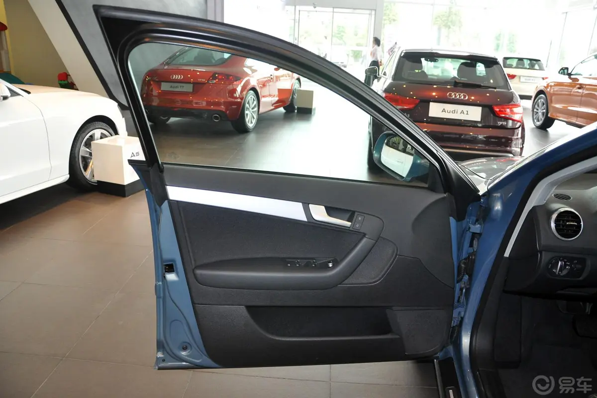 奥迪A3(进口)Sportback 1.8T 自动 豪华型驾驶员侧车门内门板