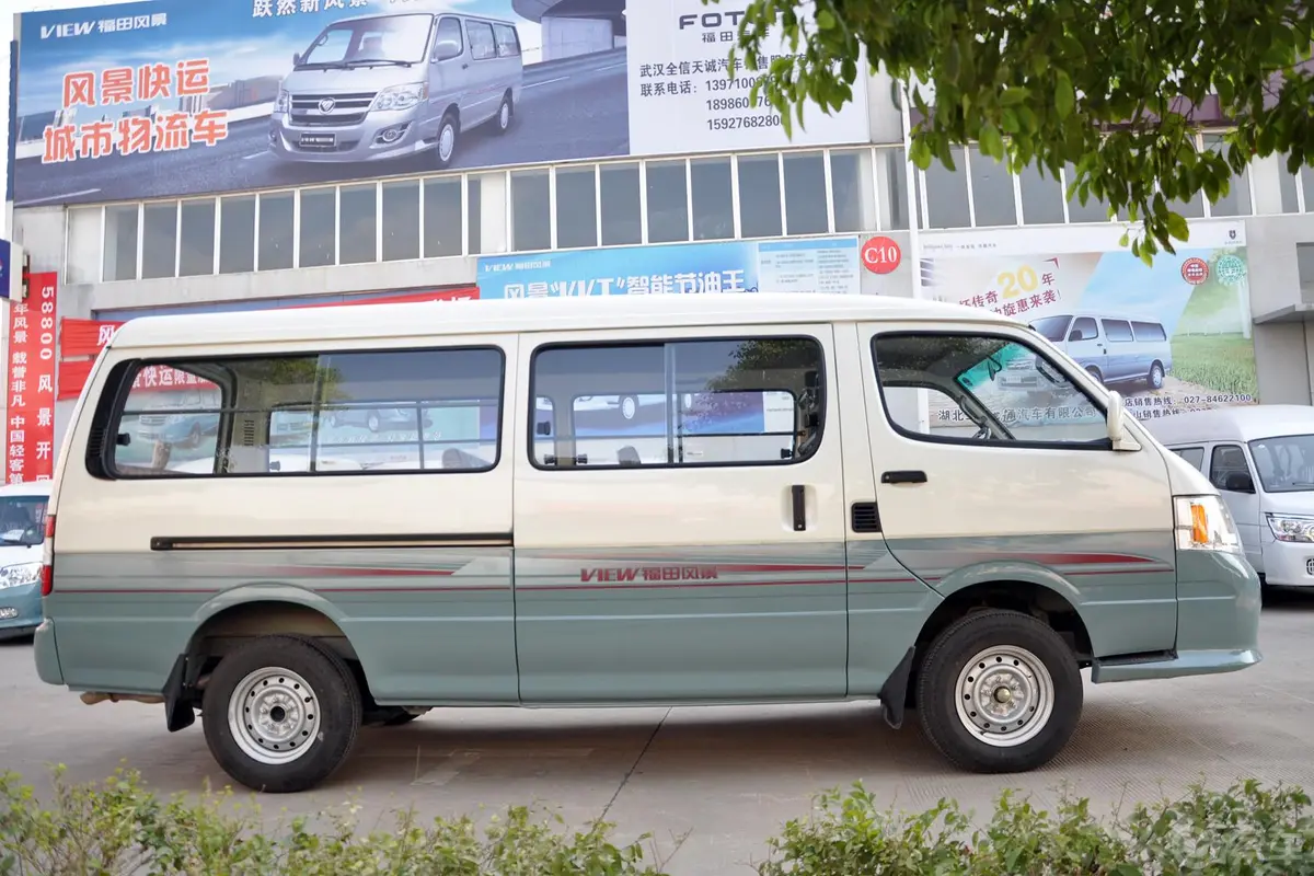 福田风景2.5L 标准型 柴油493ZQ3B 长轴低顶外观