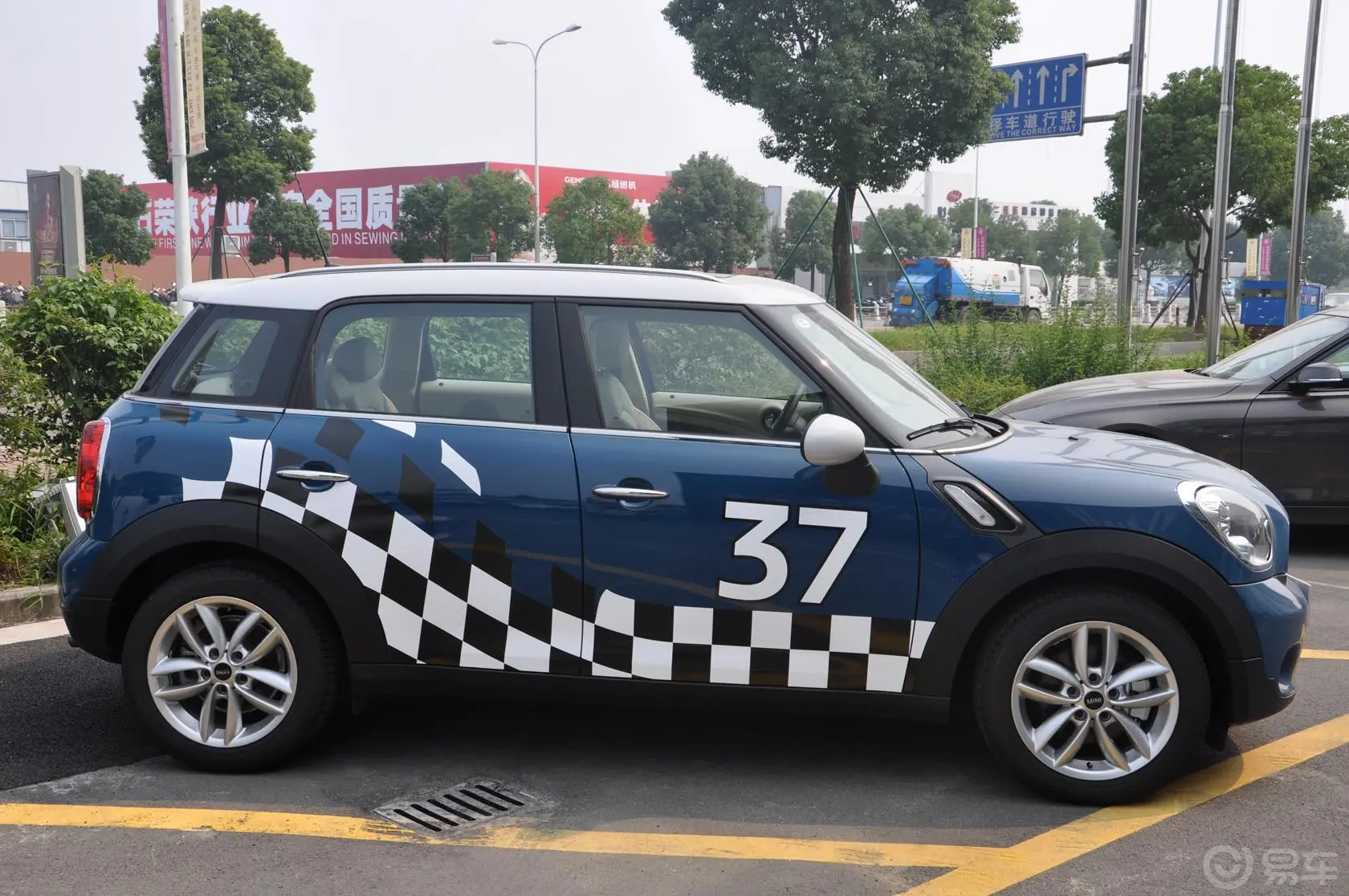 MINI COUNTRYMAN1.6L COOPER Excitement外观