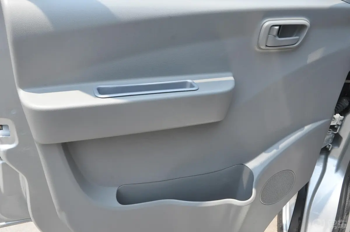 优优1.2L 手动 加长版 舒适型驾驶员侧车门内门板