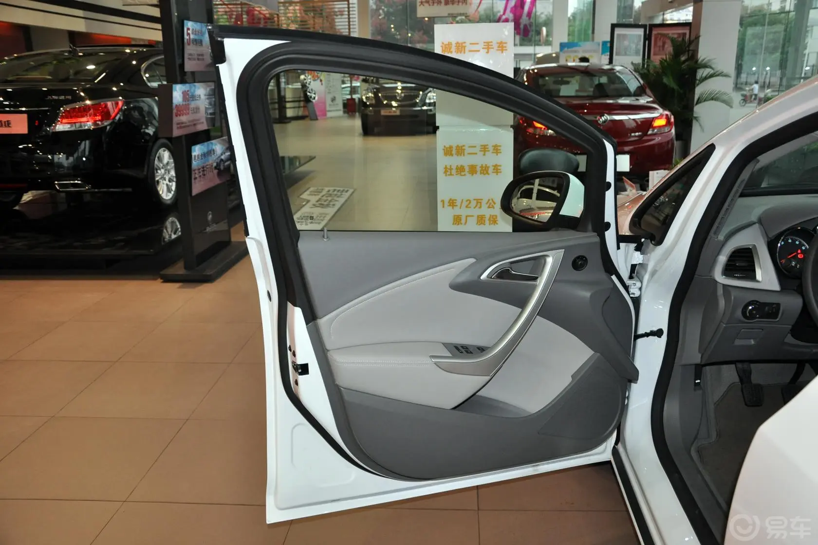 英朗XT 1.6L 手动 舒适版驾驶员侧车门内门板