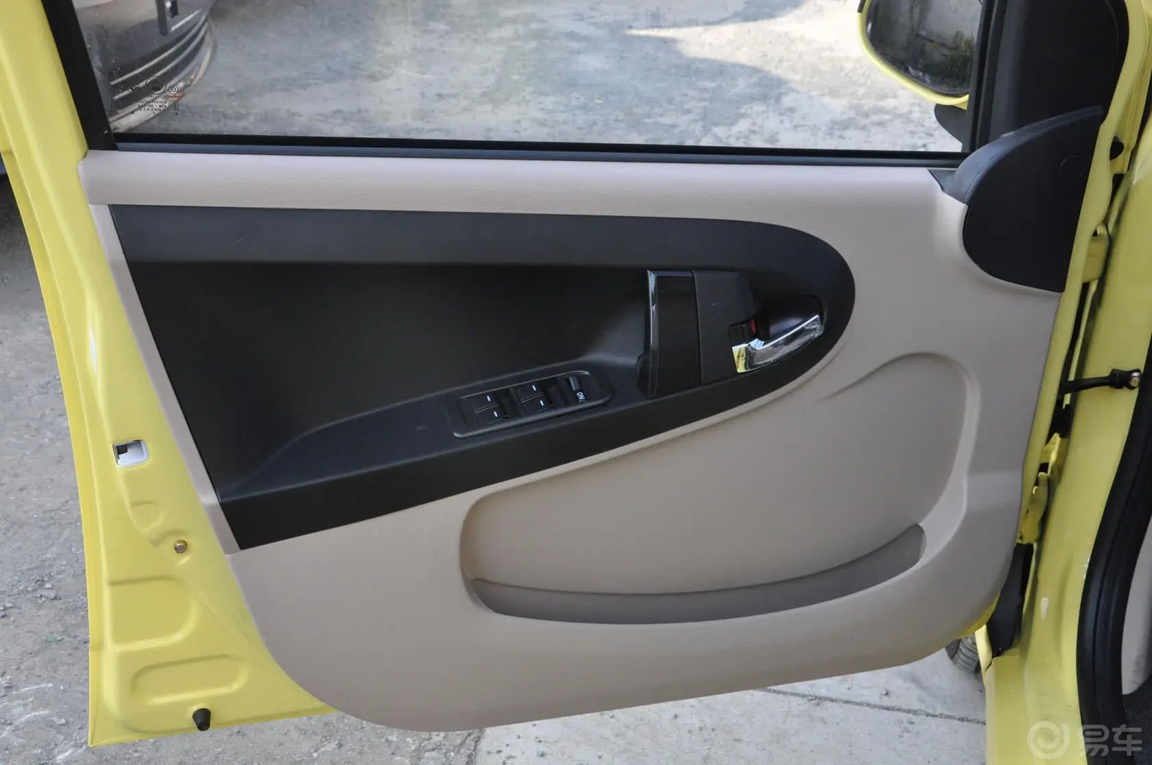 经典熊猫1.3L 自动 尊贵型驾驶员侧车门内门板