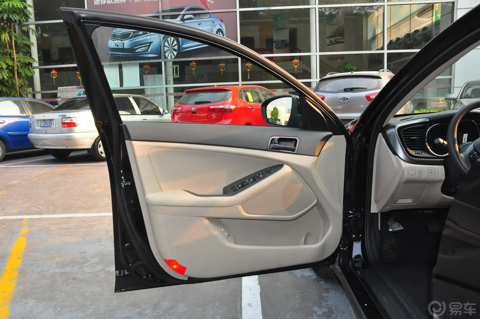 起亚K52.0L 自动 GL驾驶员侧车门内门板