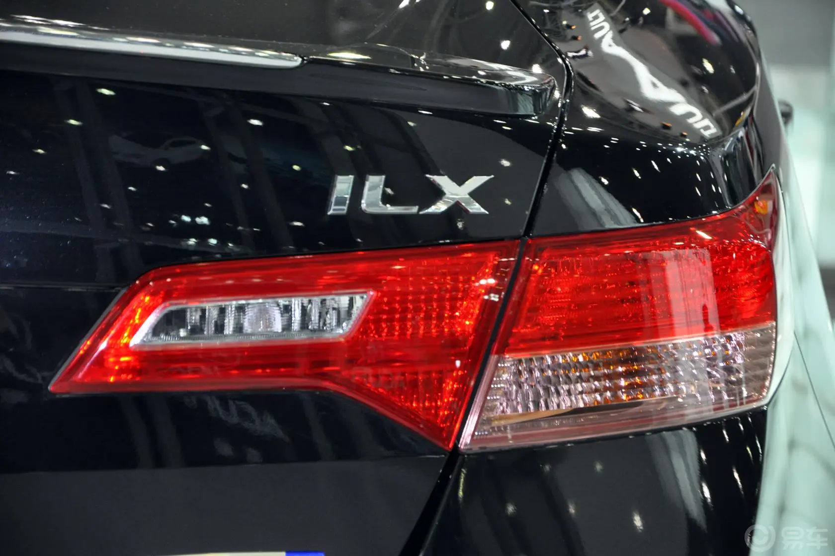 讴歌ILX1.5L CVT 混合动力外观