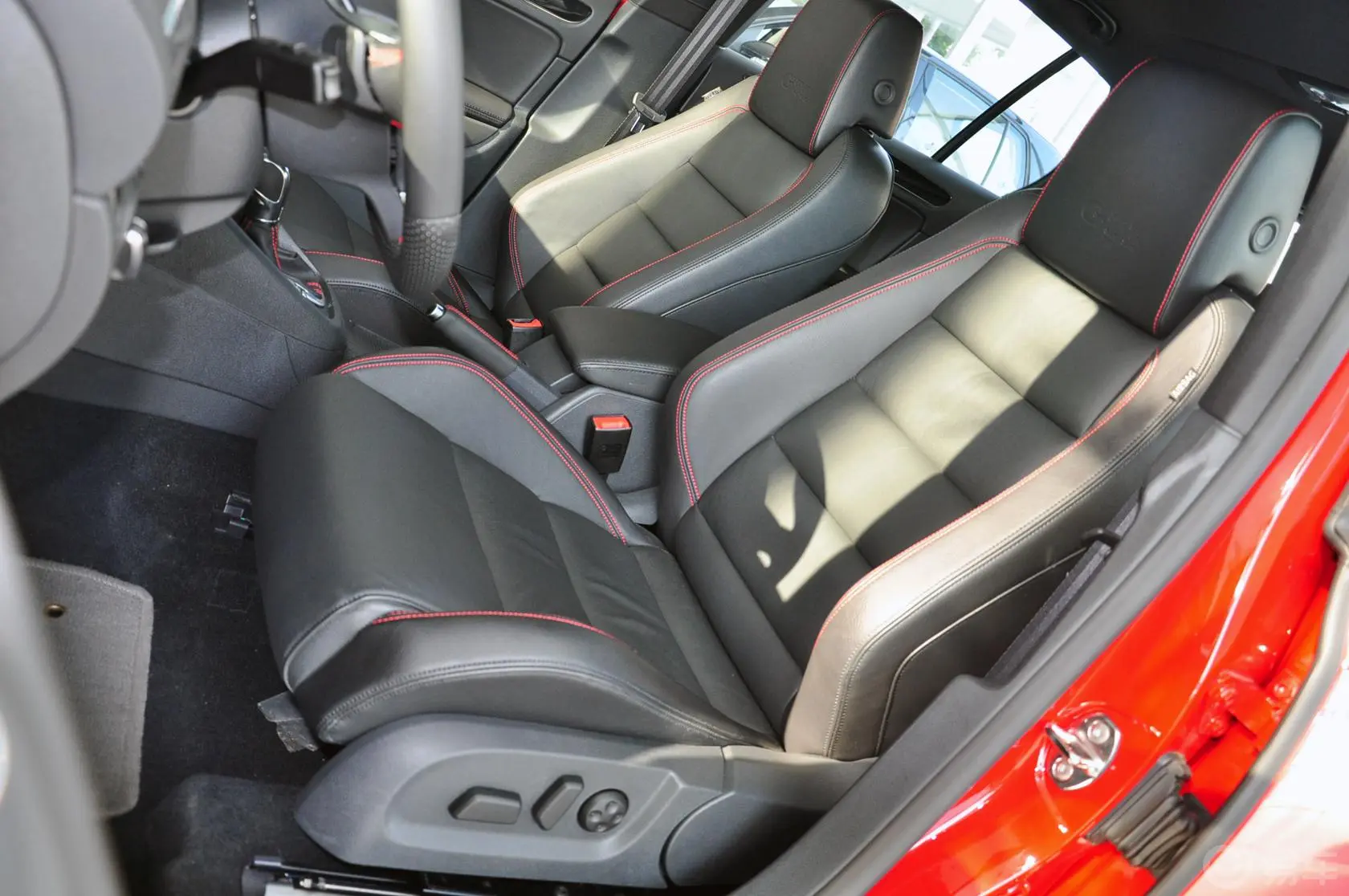 高尔夫GTI 2.0L 双离合 舒适版驾驶员座椅