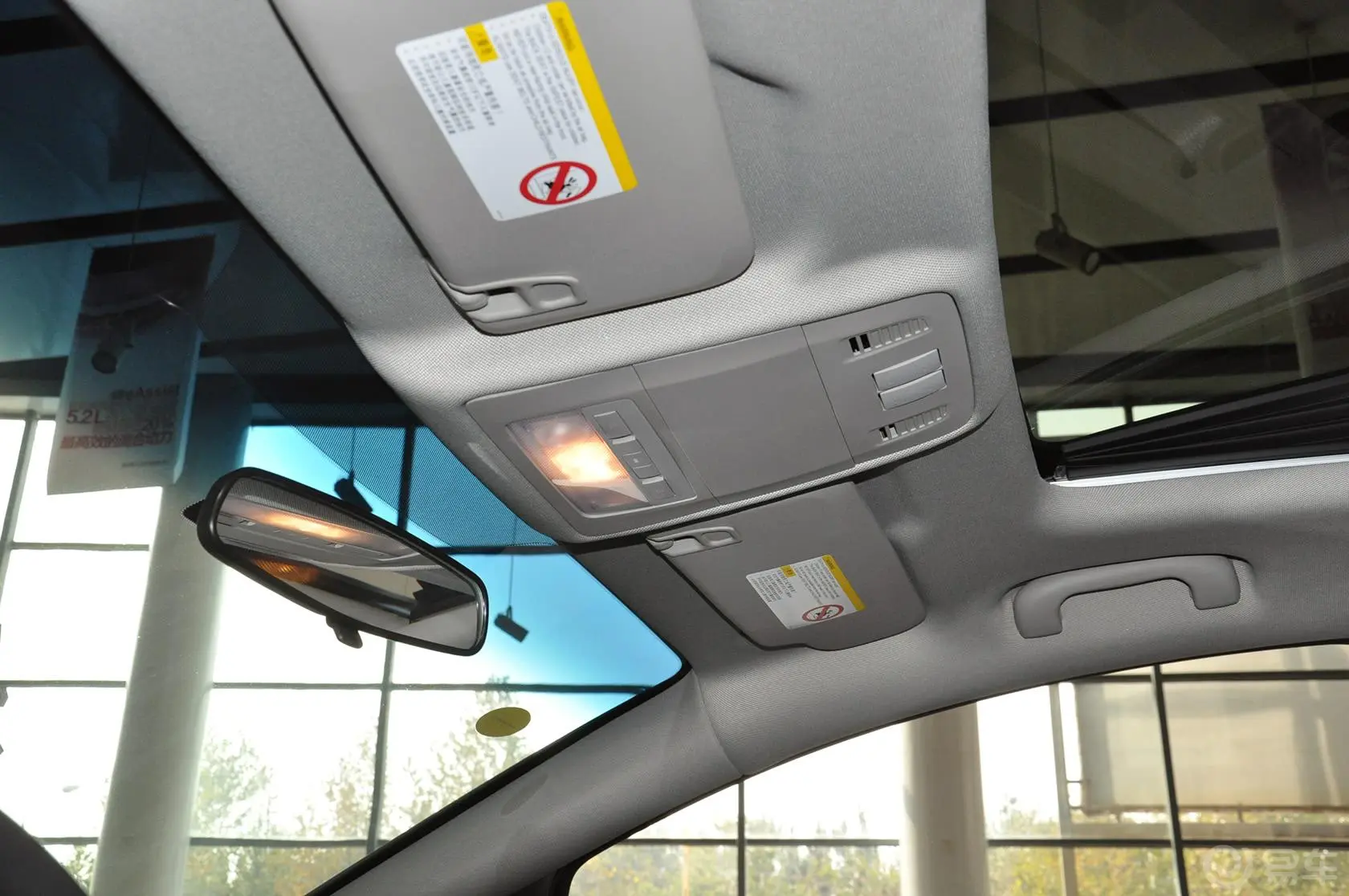 英朗XT 1.6L 手动 舒适型前排车顶中央控制区