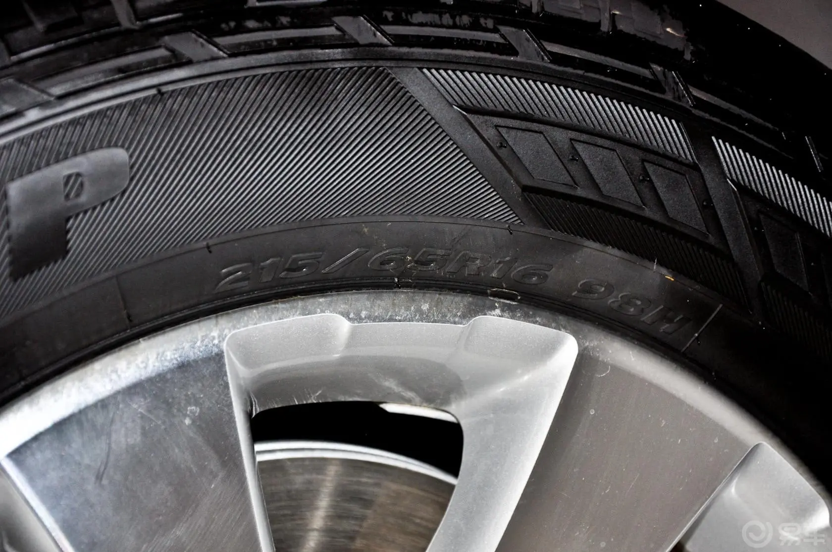 途观1.8TSI 手动 前驱 都会版轮胎规格