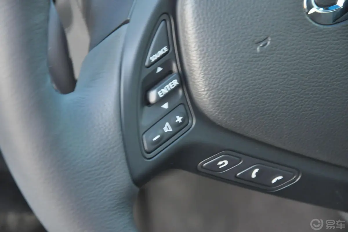 英菲尼迪G系25 Sedan STC限量版方向盘功能键（左）