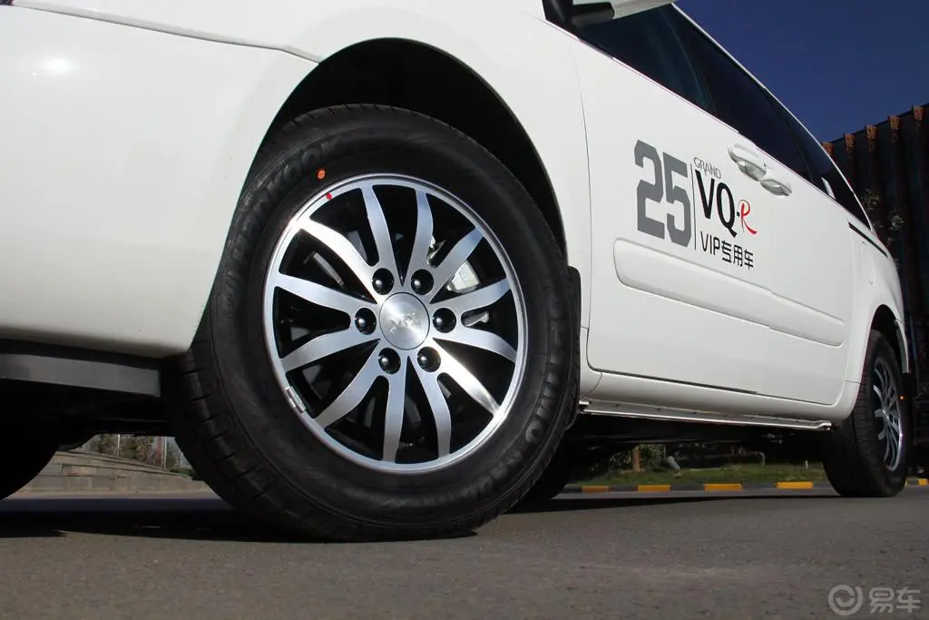 起亚VQVQ-R 2.2T 自动 柴油 豪华版轮圈