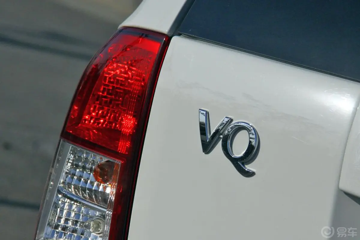 起亚VQVQ-R 2.2T 自动 柴油 豪华版尾标