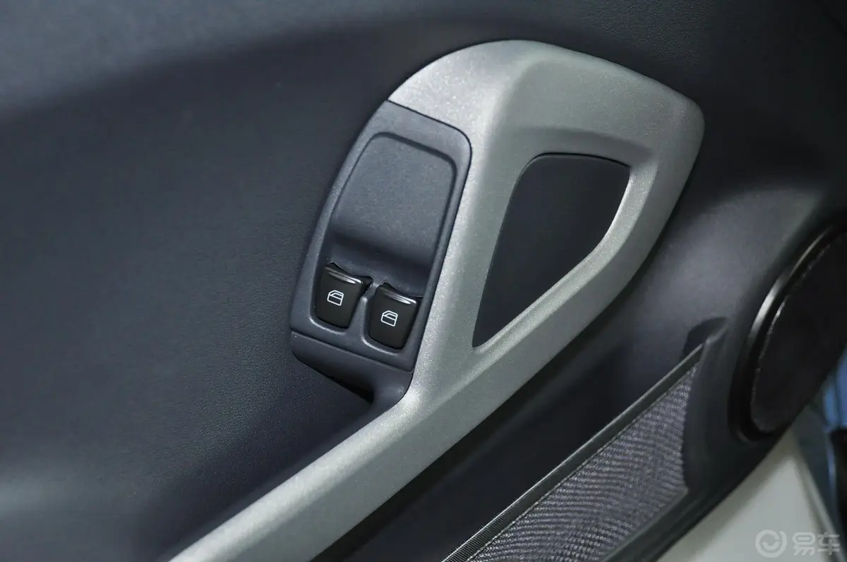 smart fortwo1.0L MHD 硬顶舒适版车窗升降键