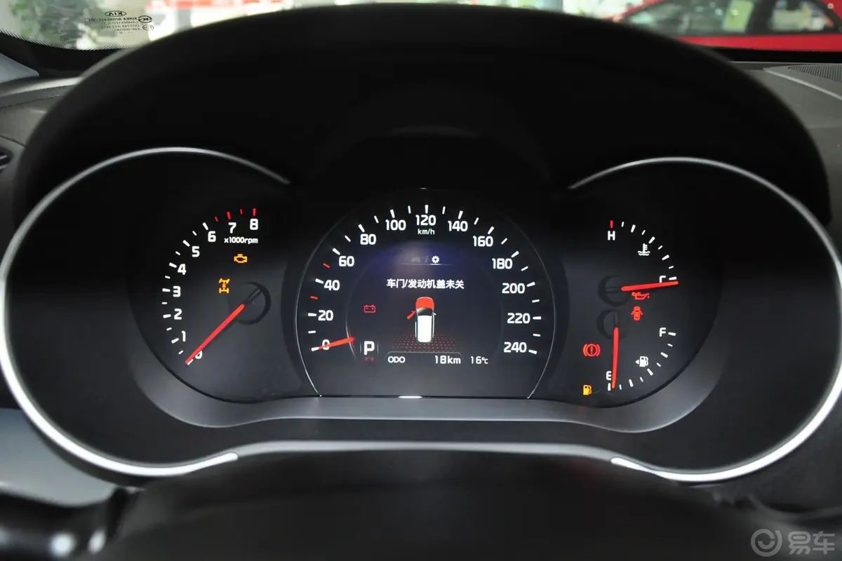 索兰托2.4L 汽油 豪华版 五座仪表盘背光显示