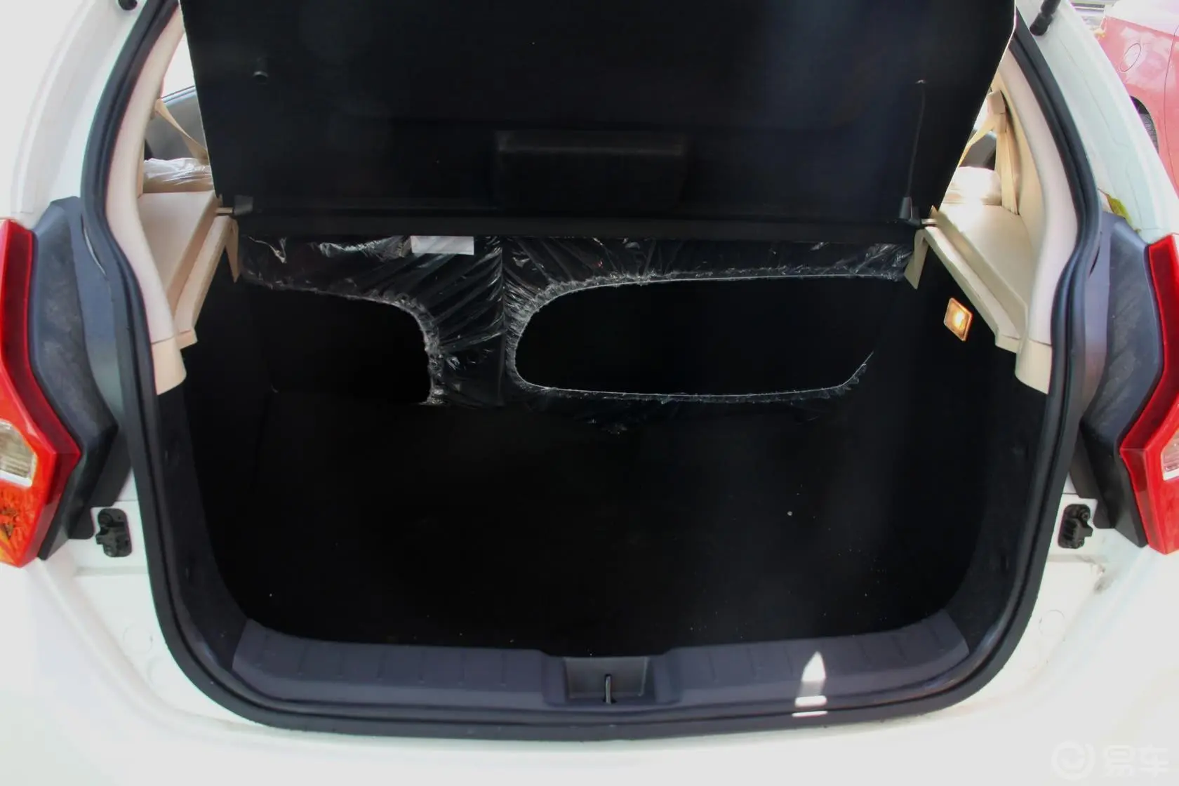 中华H3201.5L 自动 豪华型行李箱空间