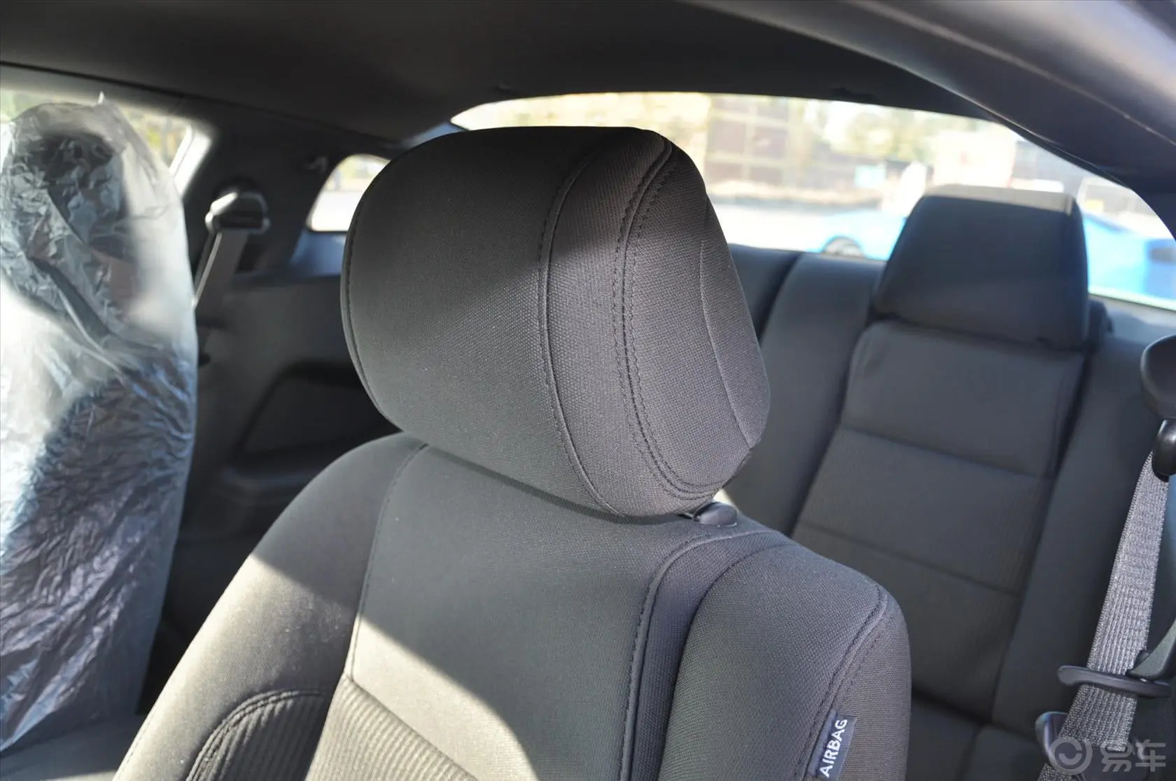 MustangV6 3.7L 自动  豪华版 标配驾驶员头枕