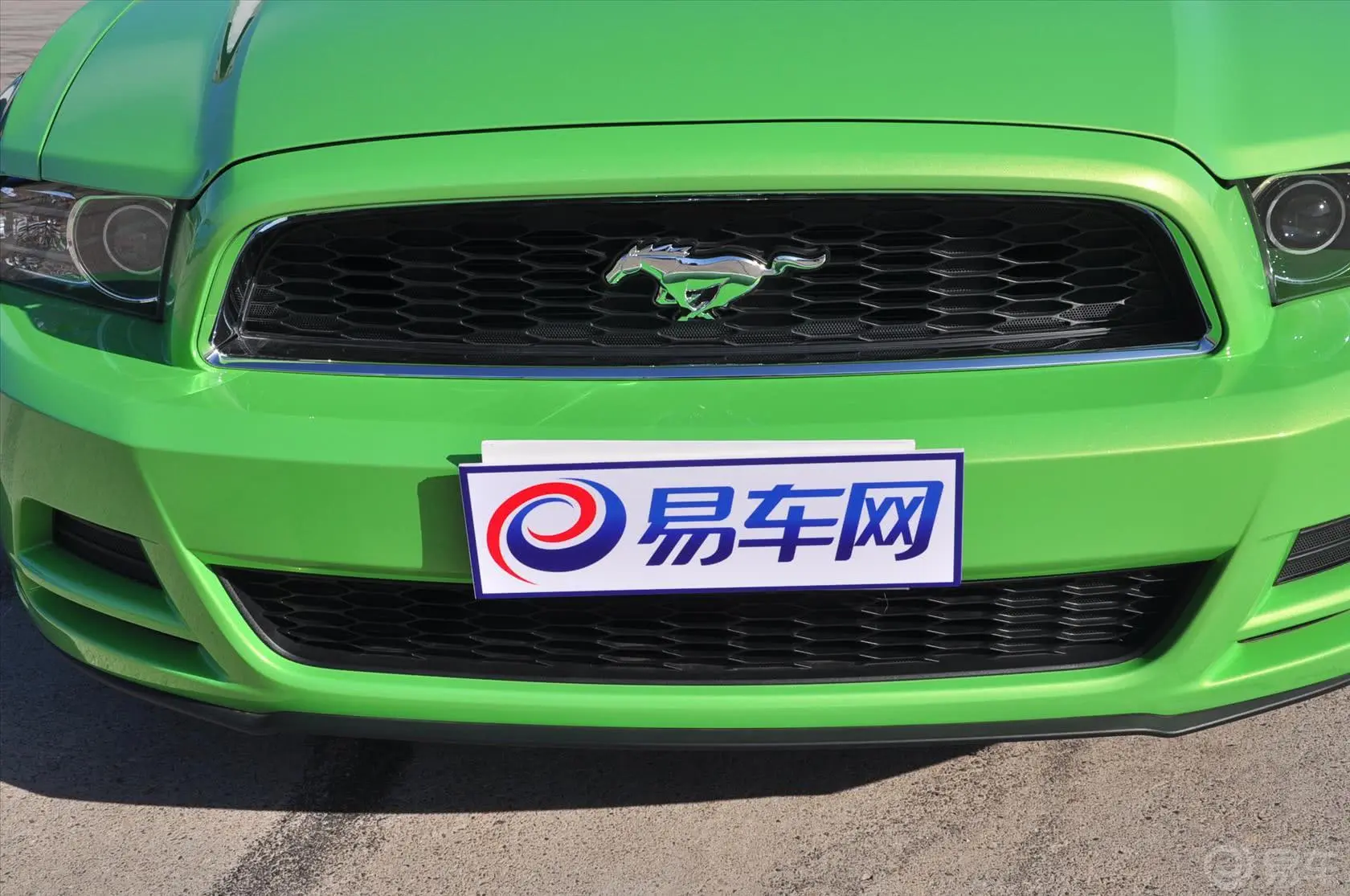 MustangV6 3.7L 自动  豪华版 标配前格栅侧俯拍