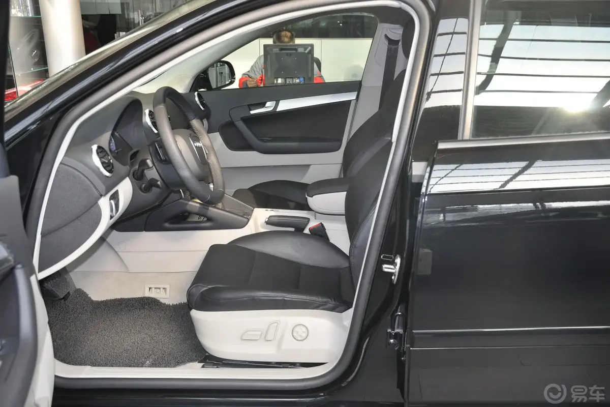 奥迪A3(进口)Sportback 1.8T 自动 尊贵型前排空间