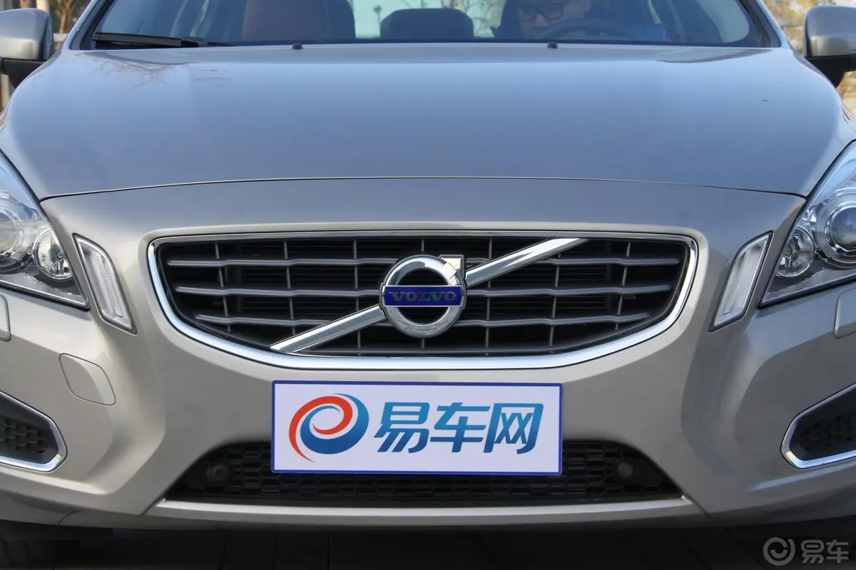 沃尔沃S60(进口)2.0T 手自一体 T5 智尊版外观