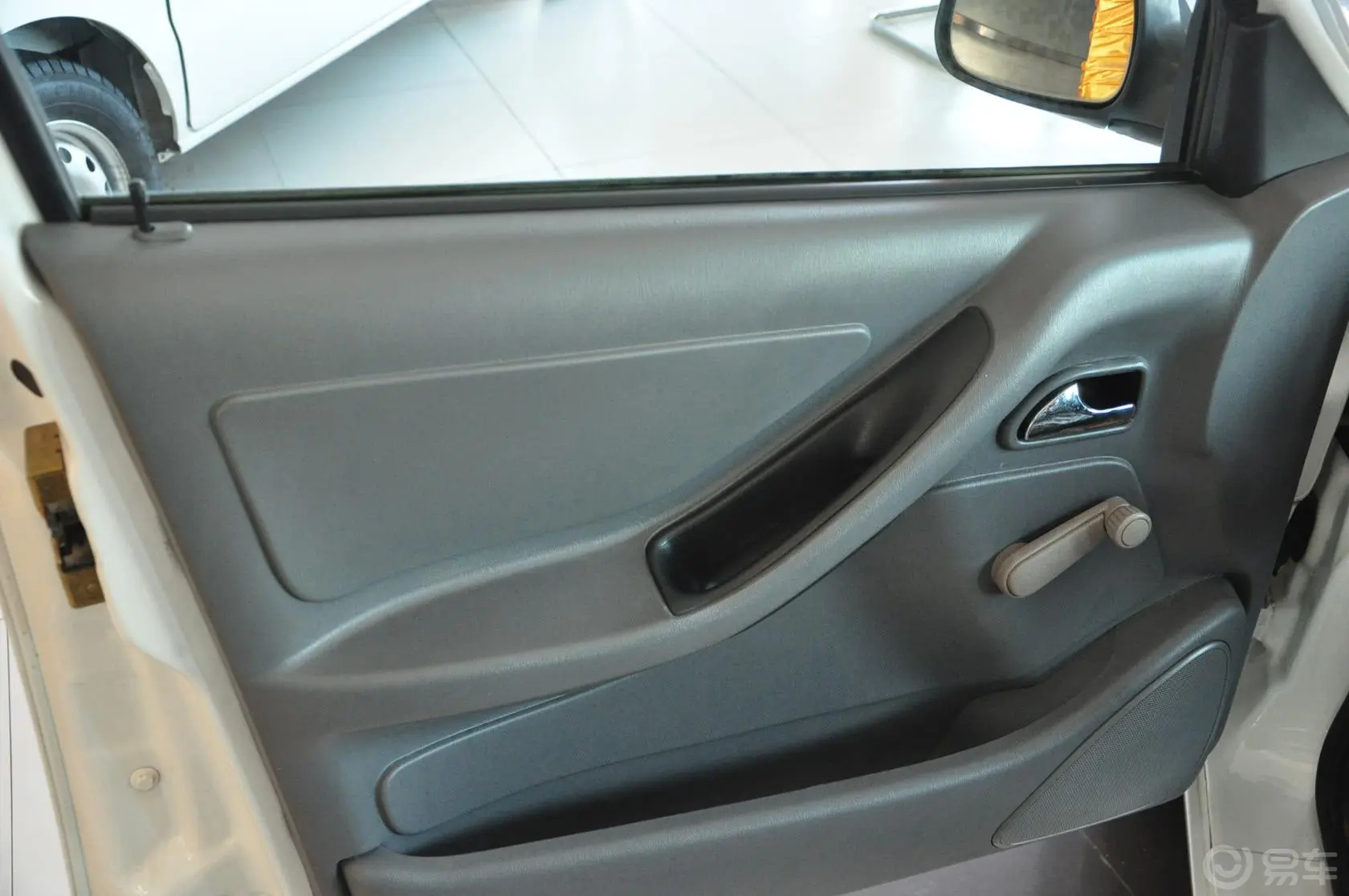 优翼1.5—MT 标准型驾驶员侧车门内门板