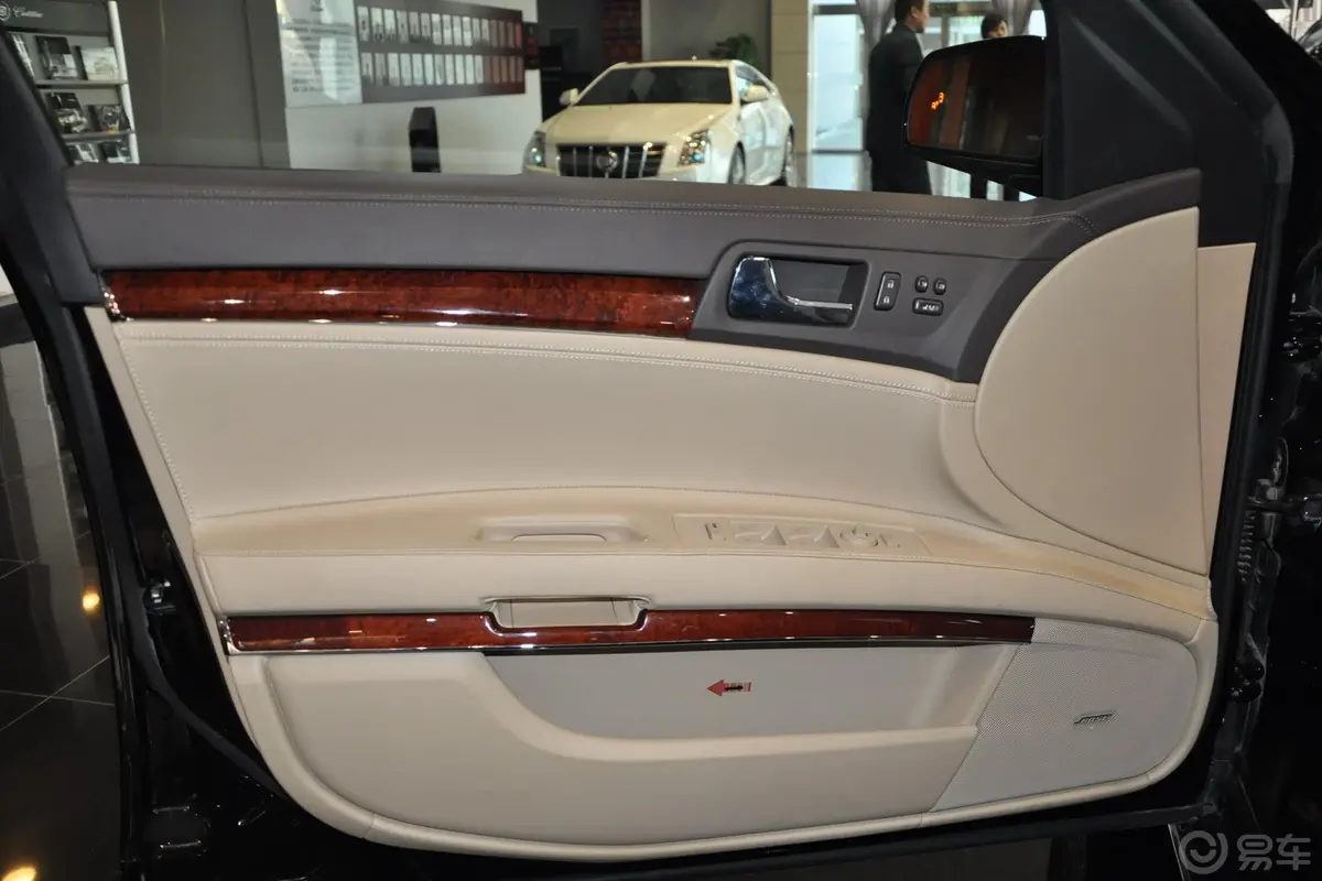 SLS赛威2.0T 豪华型驾驶员侧车门内门板