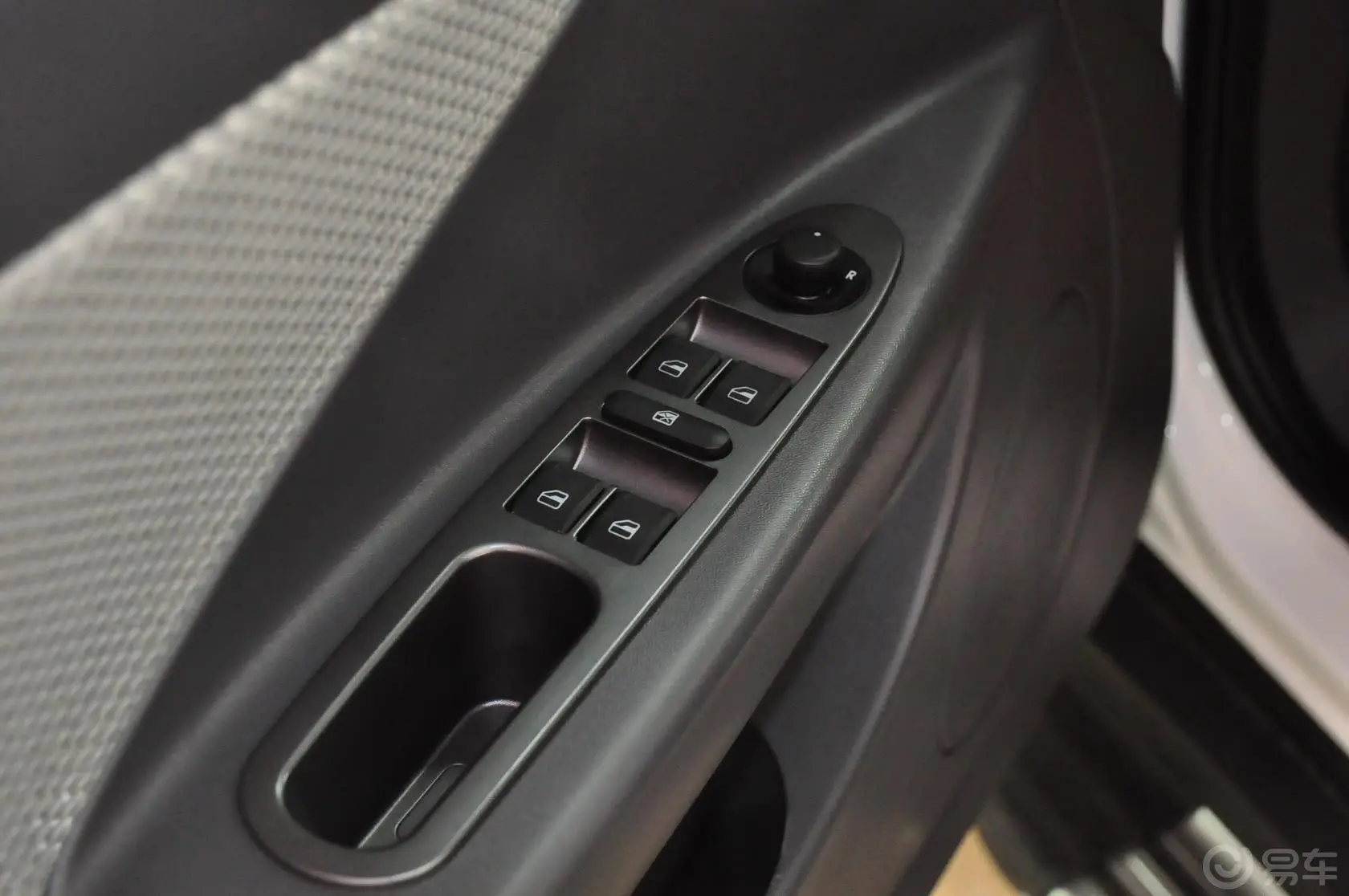 奇瑞X11.5L 手动 运动型车窗升降键