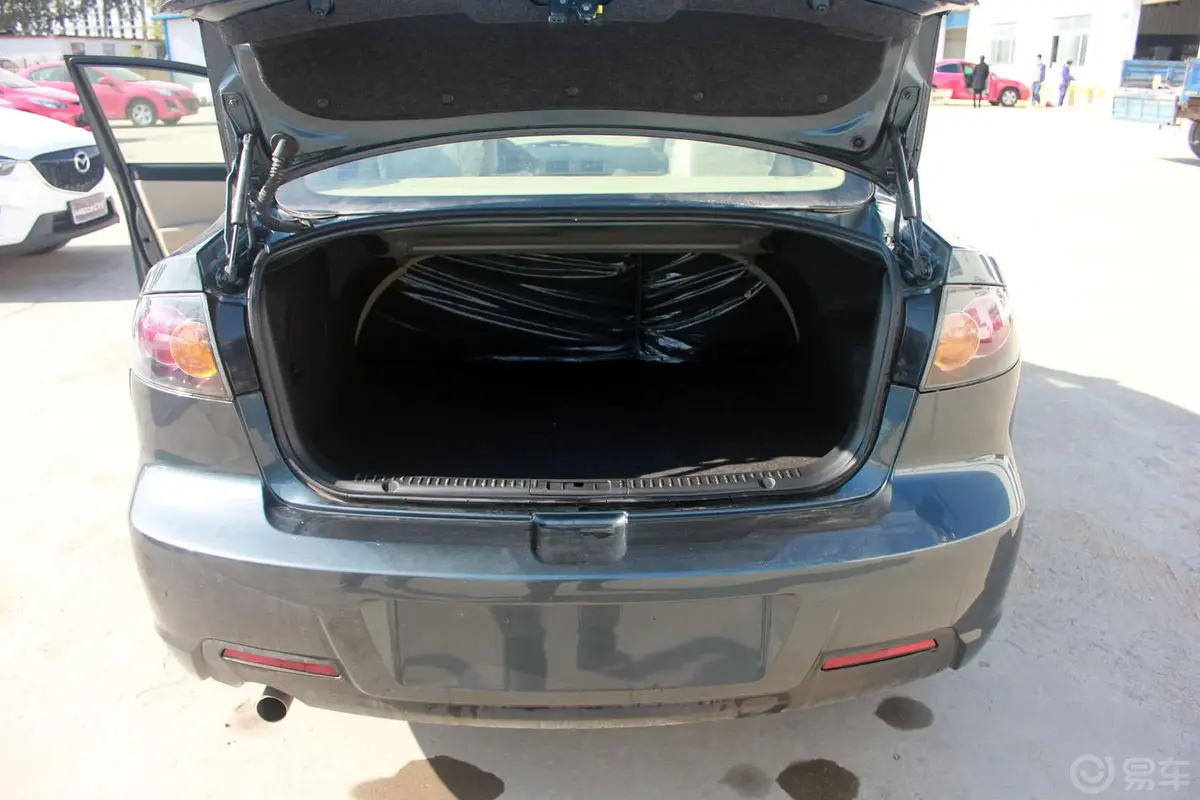 马自达31.6L 手动 特惠型行李箱空间