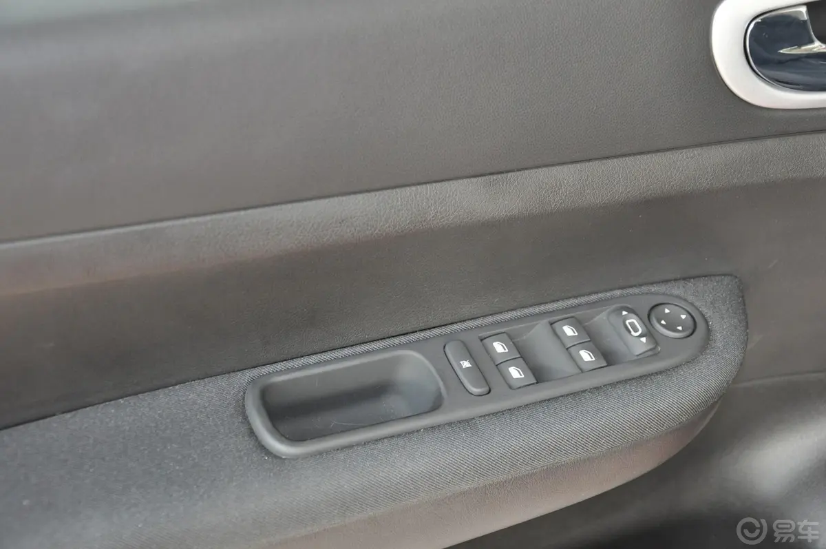 标致307三厢 1.6L 自动 舒适版车窗升降键